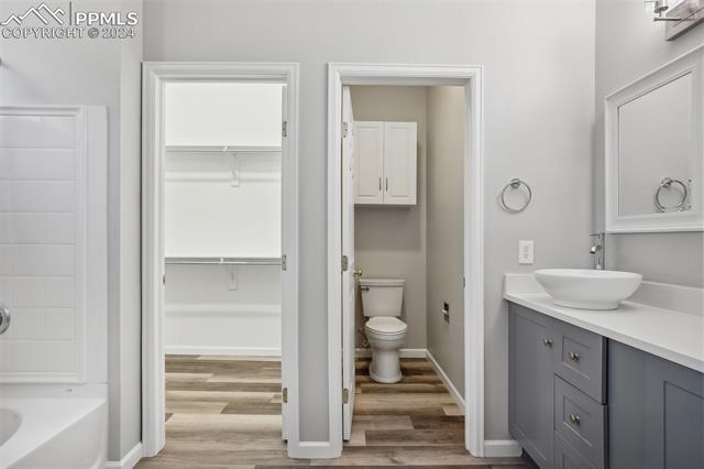 1249 N Monument Drive