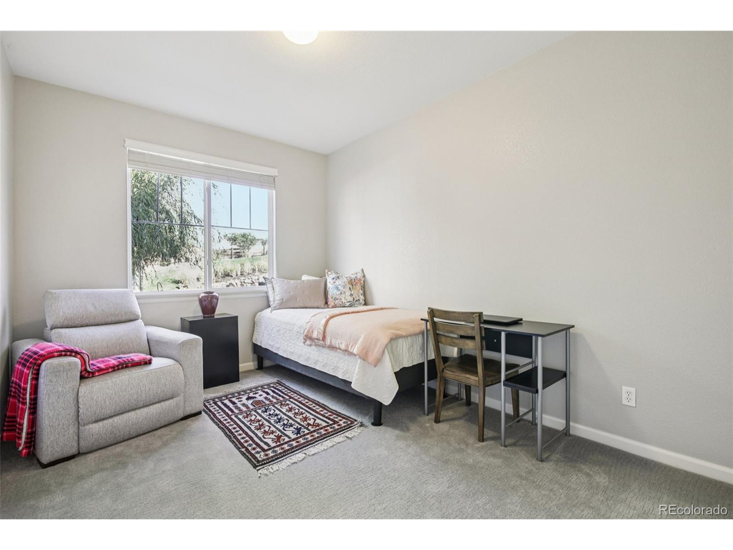 23327 E Ottawa Dr