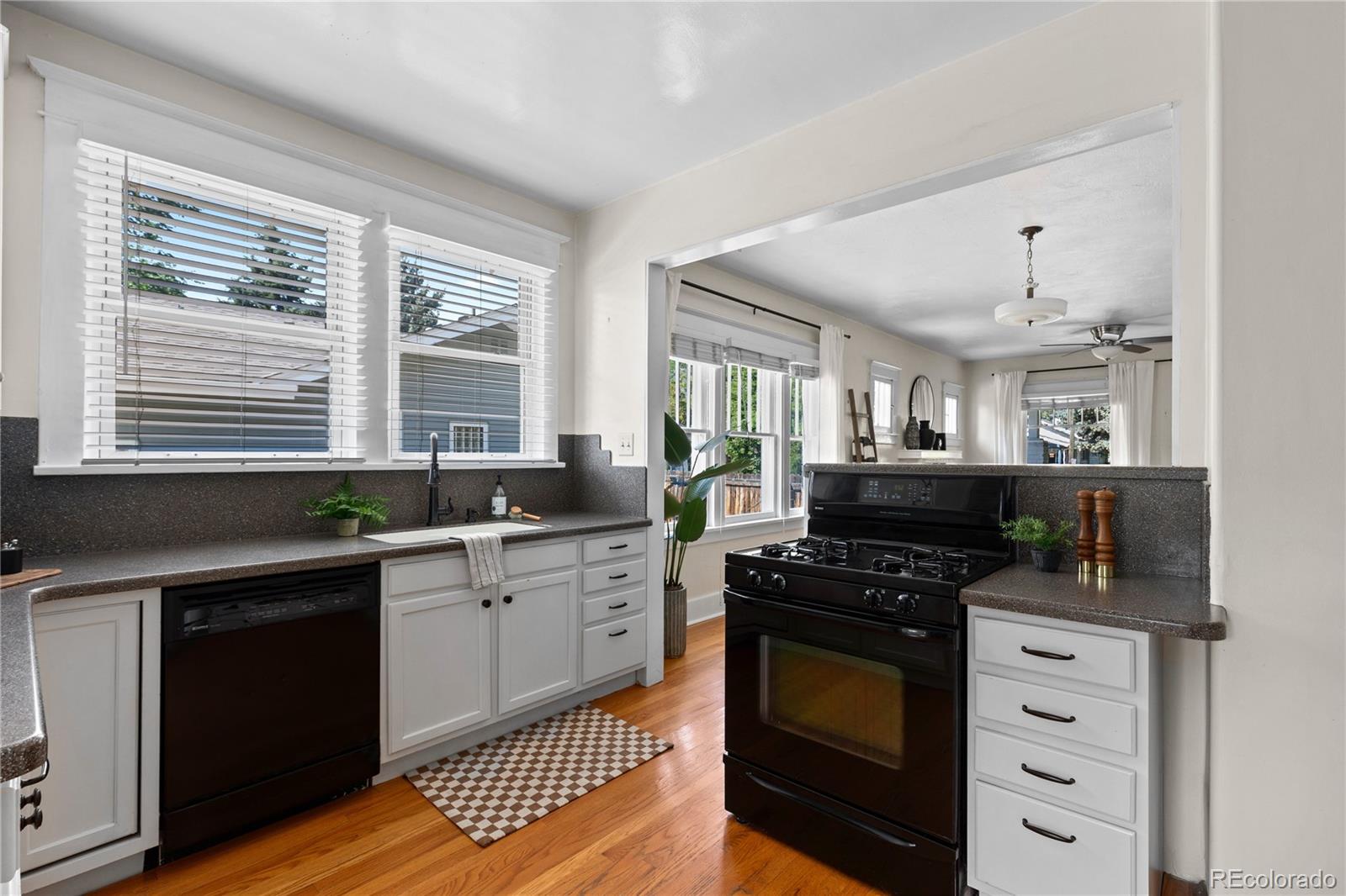 2042 S Humboldt Street