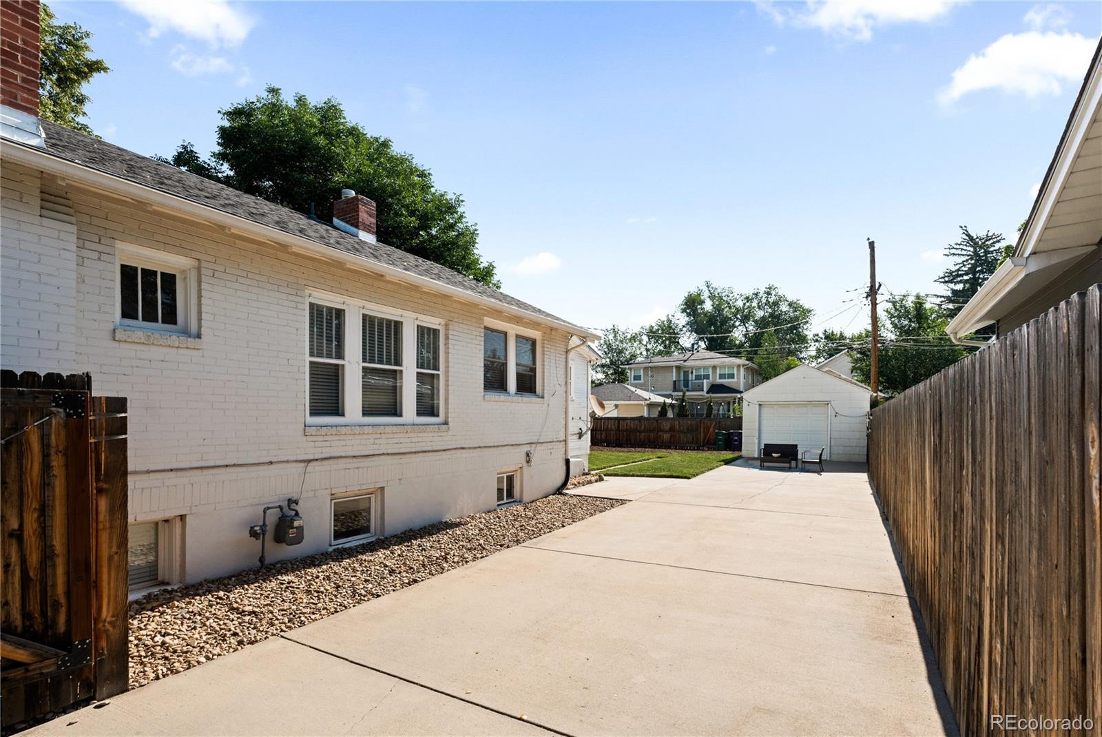 2042 S Humboldt Street