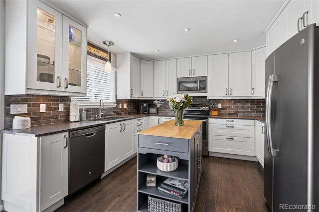 9577 High Cliffe Street