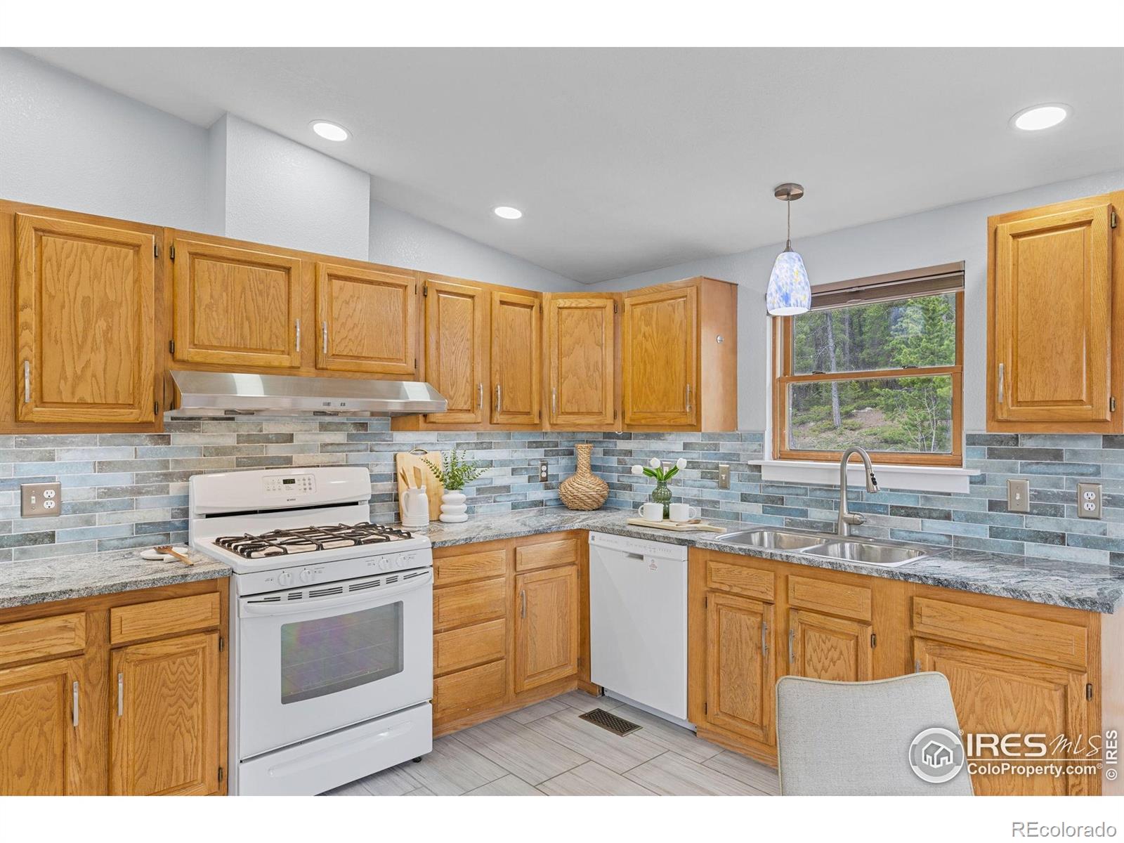 880 Hummer Drive