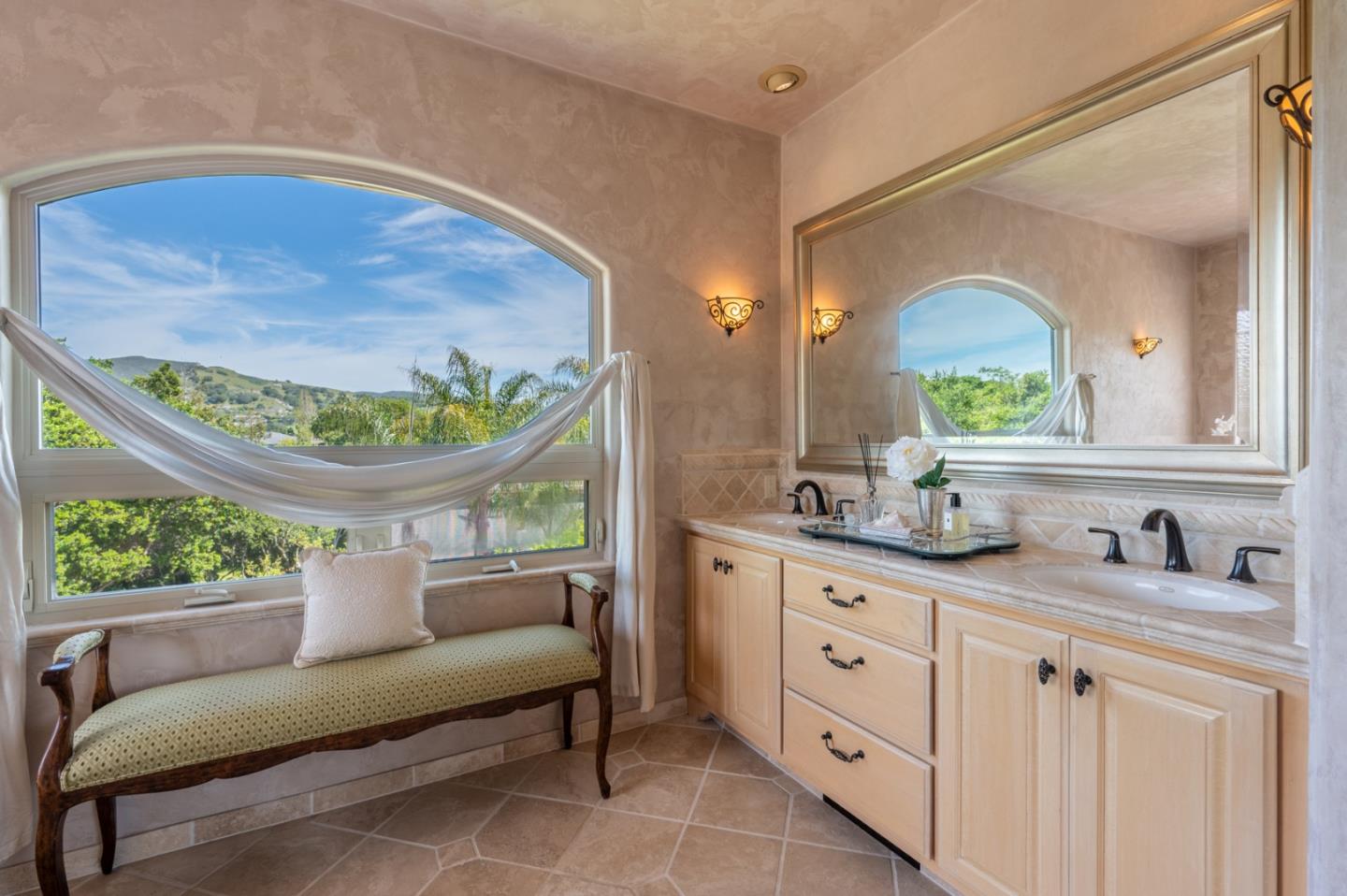 109 Corral De Tierra RD