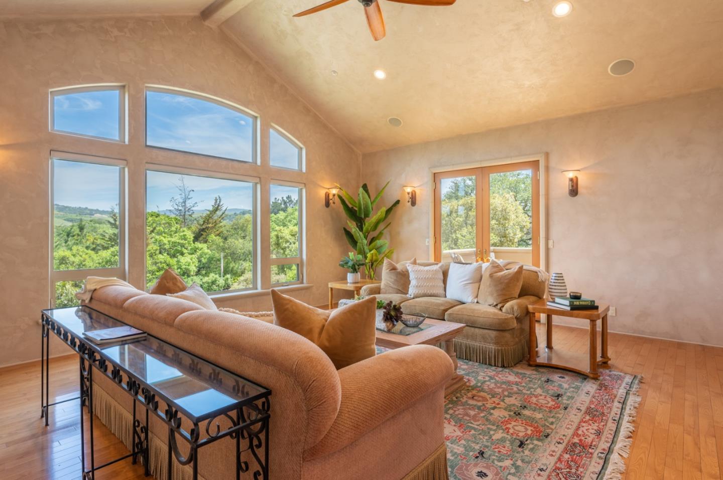 109 Corral De Tierra RD