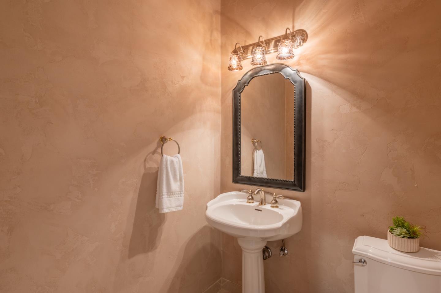 109 Corral De Tierra RD