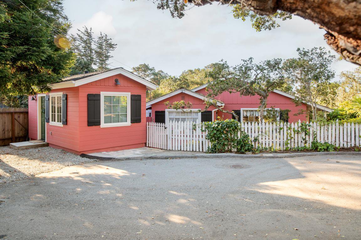 2 SE Sterling WAY