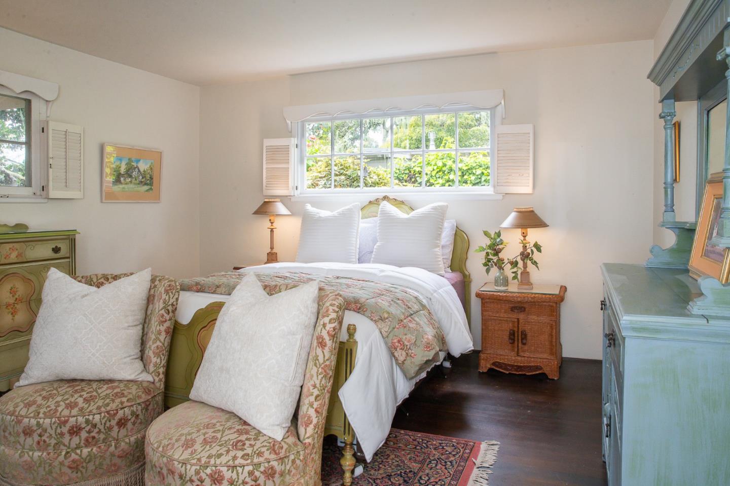 2 SE Sterling WAY