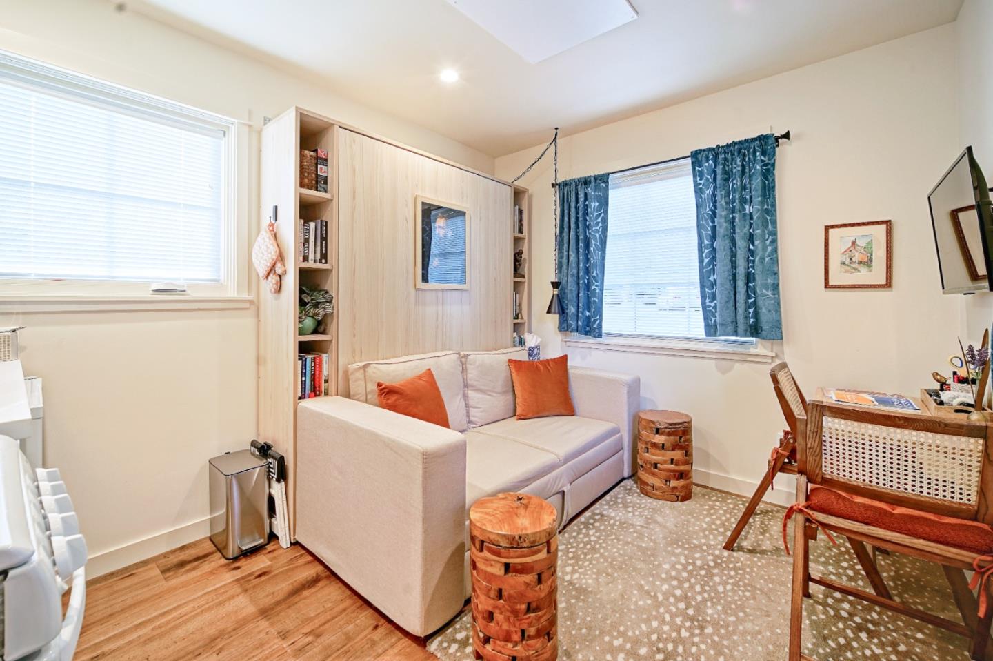 2 SE Sterling WAY