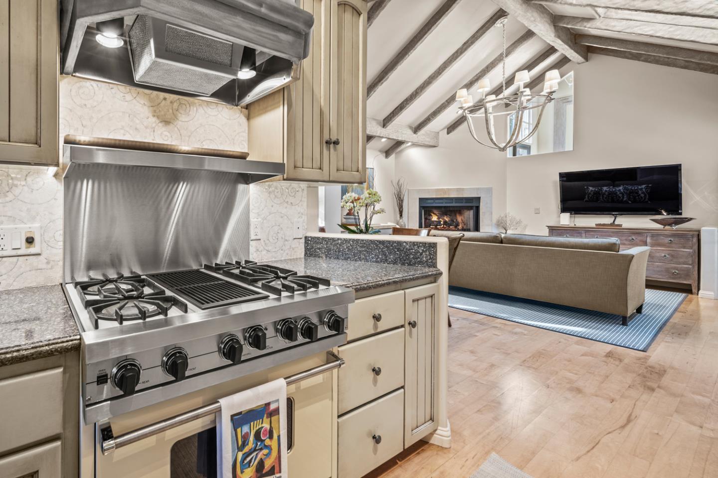 4 Dolores SW of 12th