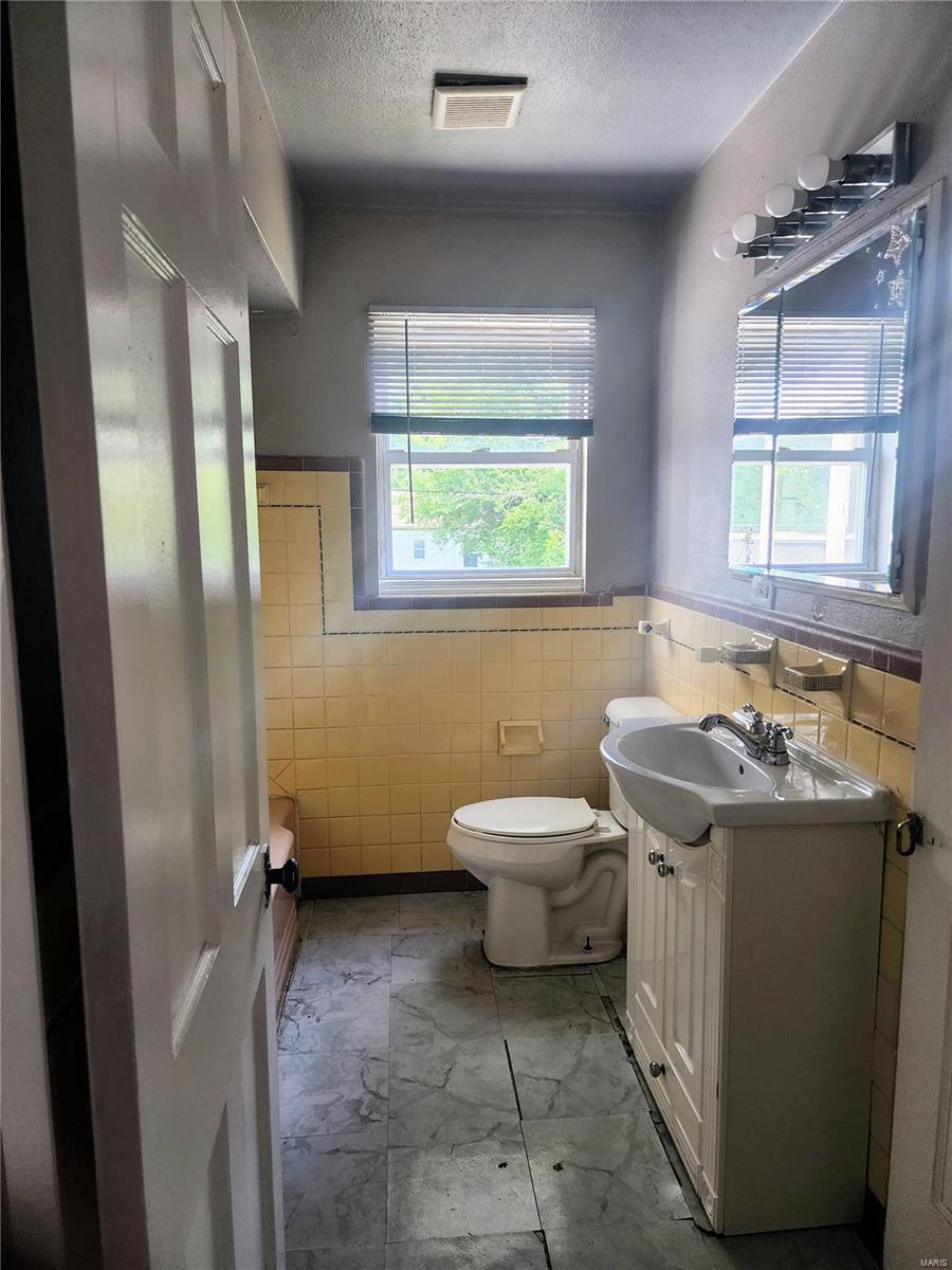5614 Lucas And Hunt Road