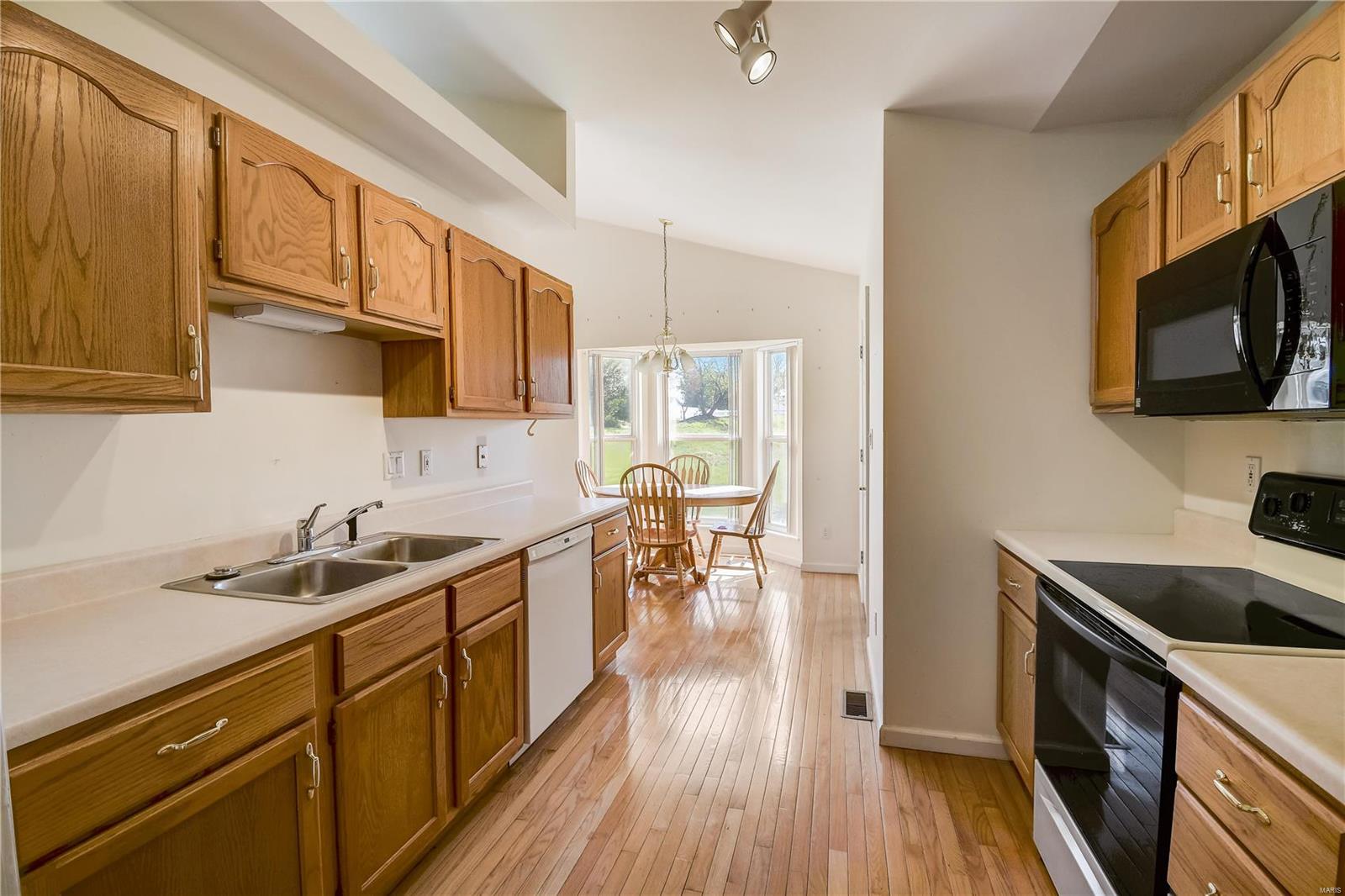 12 Twelve Oaks Court Unit: 8D