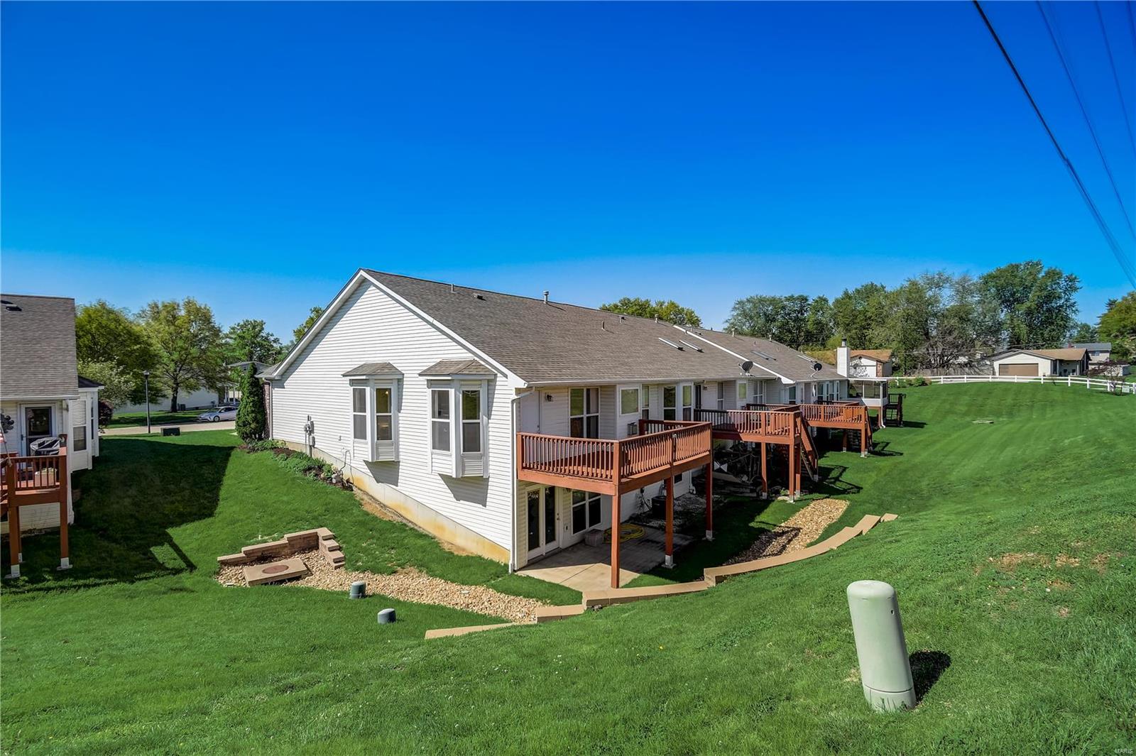 12 Twelve Oaks Court Unit: 8D
