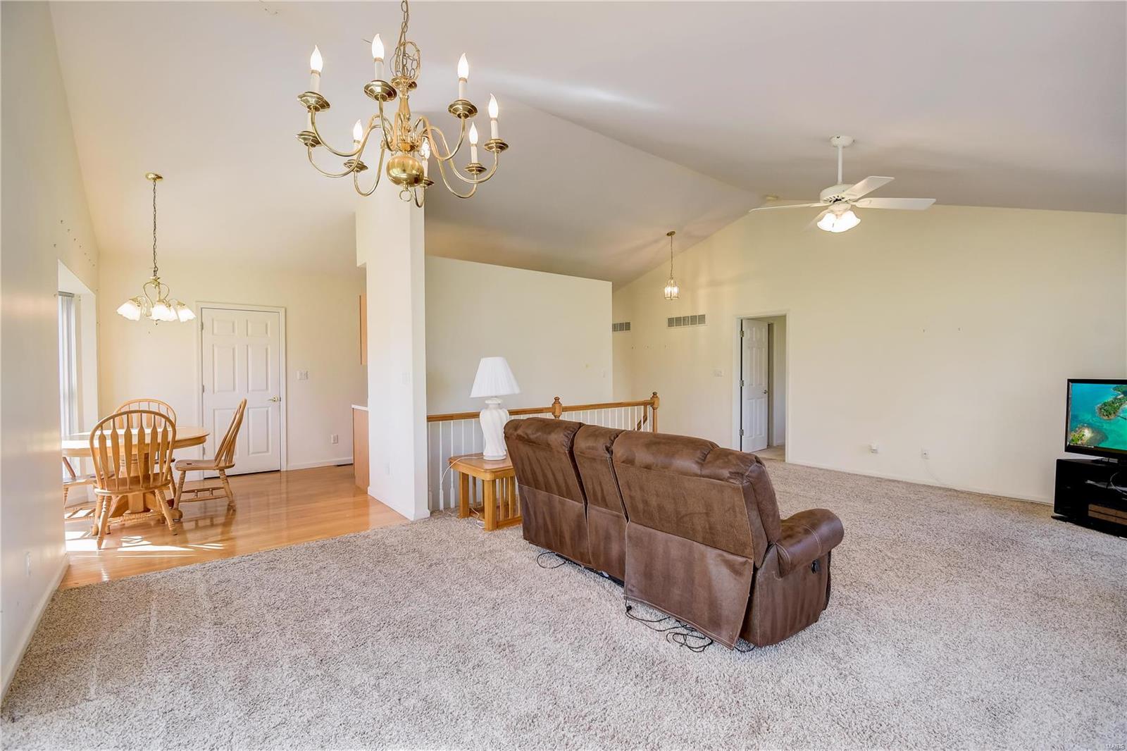 12 Twelve Oaks Court Unit: 8D