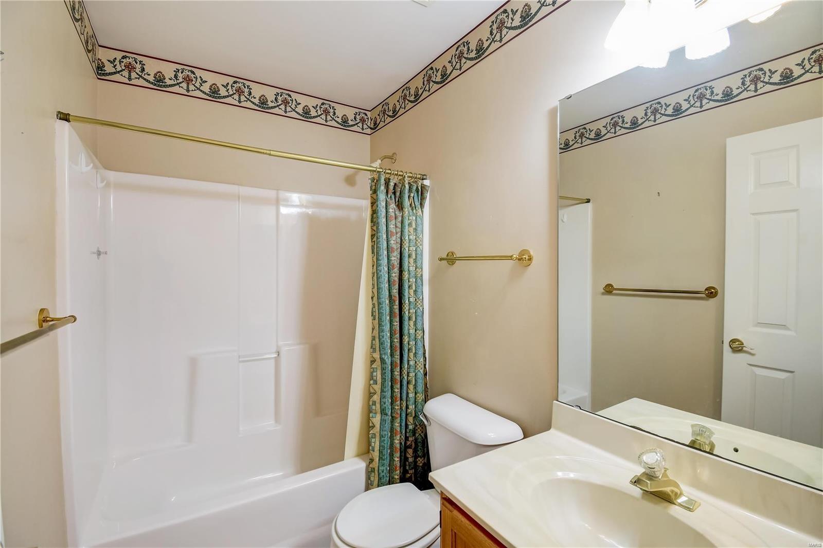 12 Twelve Oaks Court Unit: 8D