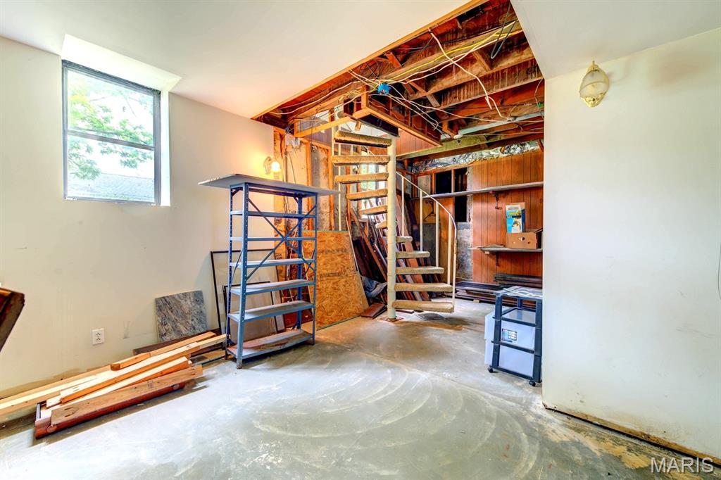 402 W 2nd Street