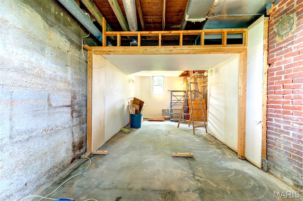 402 W 2nd Street
