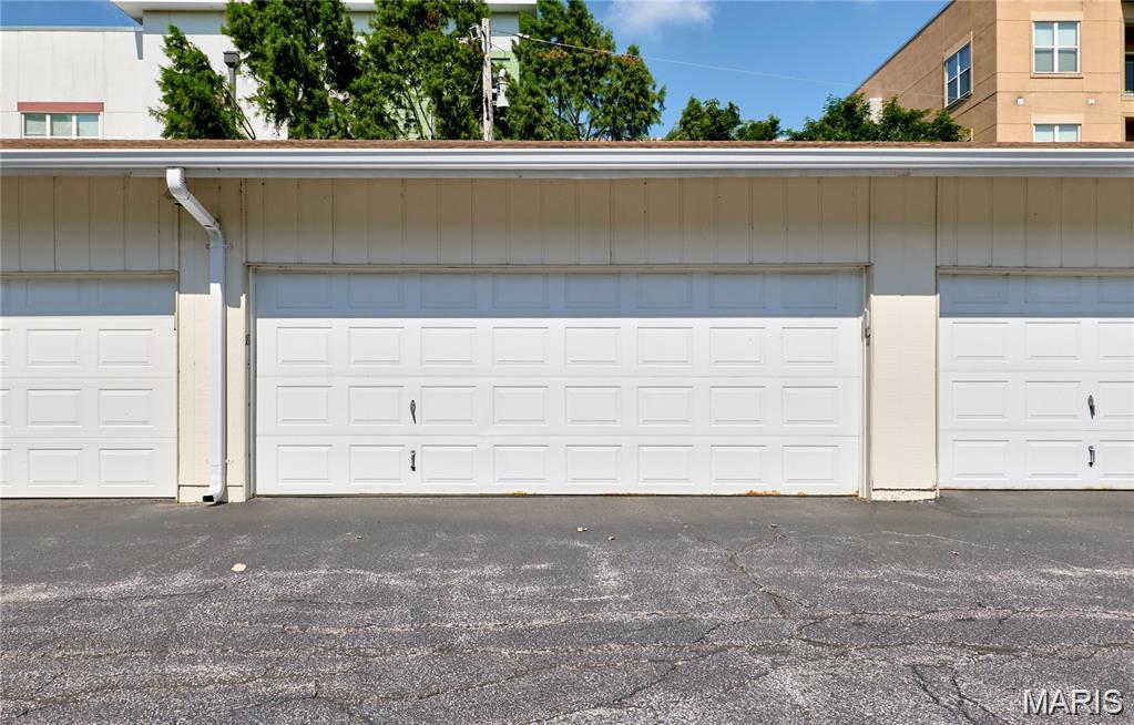942 Guelbreth Lane Unit: 300