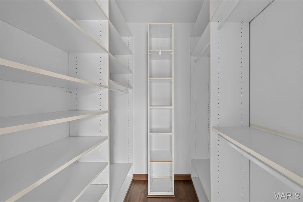 942 Guelbreth Lane Unit: 300