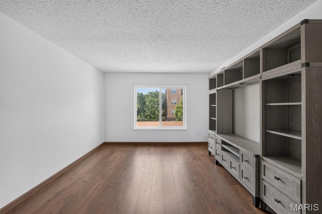 942 Guelbreth Lane Unit: 300