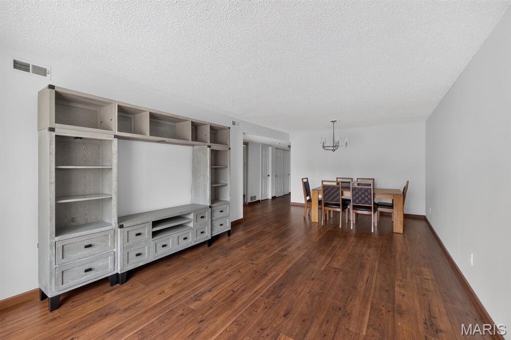 942 Guelbreth Lane Unit: 300