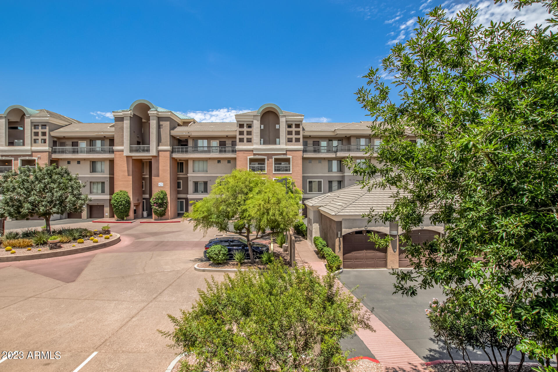 435 W RIO SALADO Parkway, 203