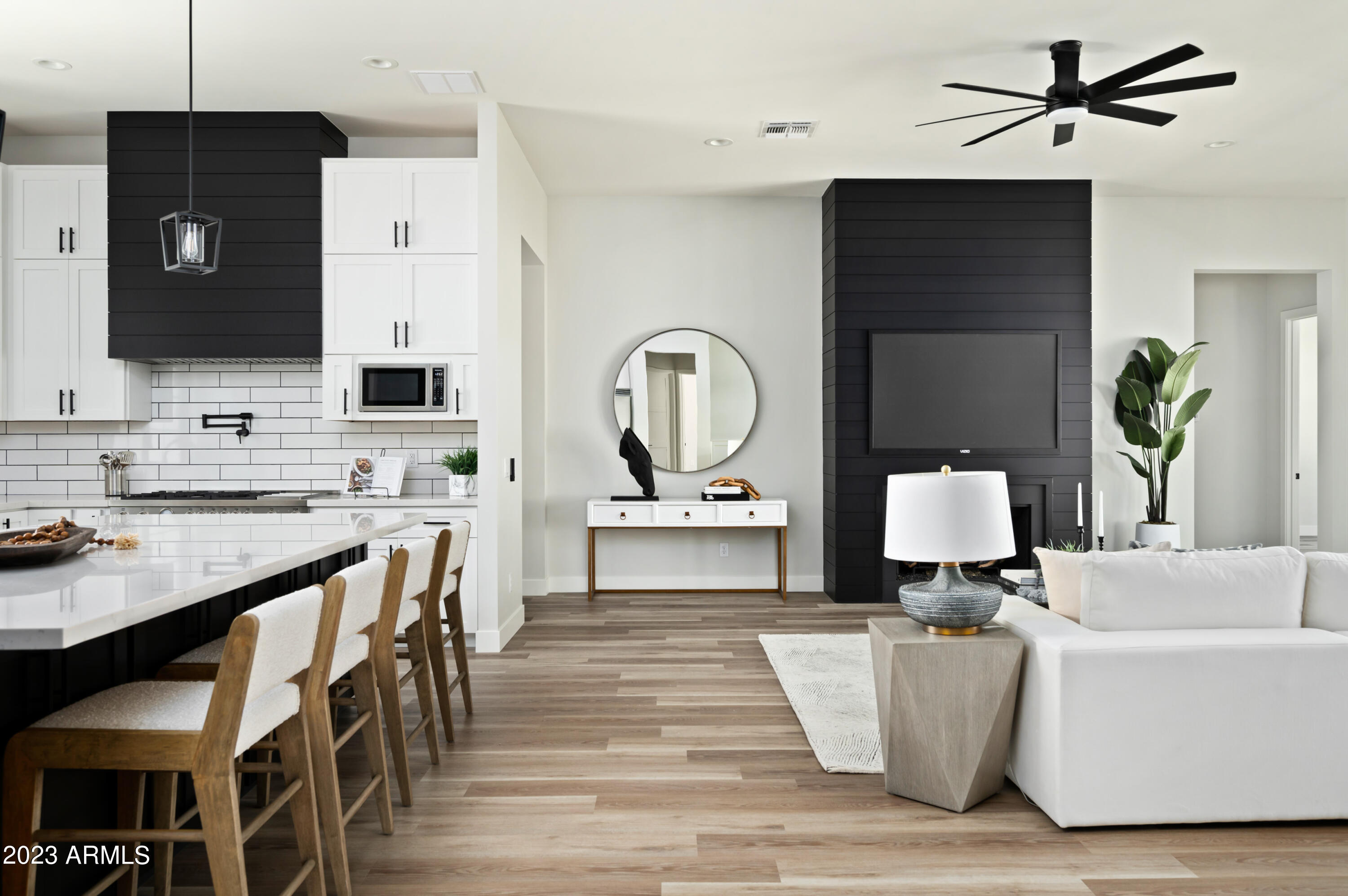 4248 E WINDSOR Avenue