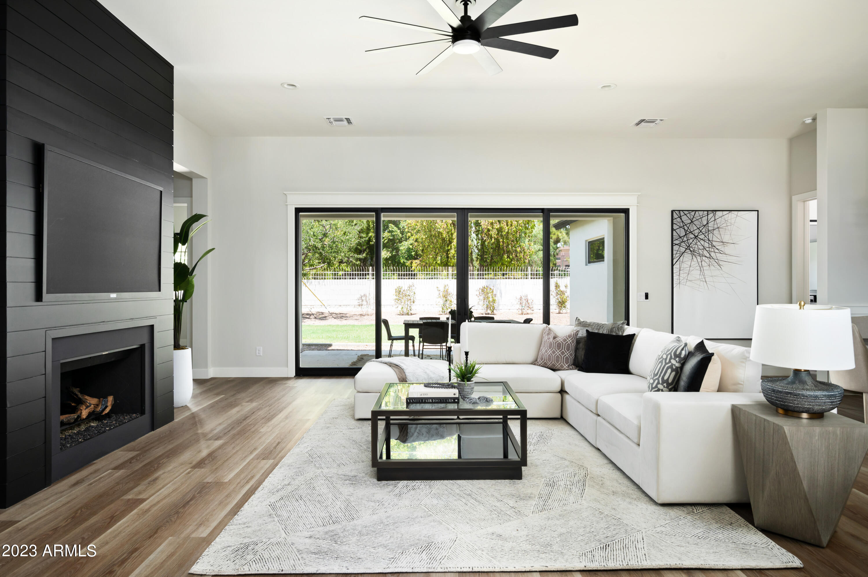 4248 E WINDSOR Avenue