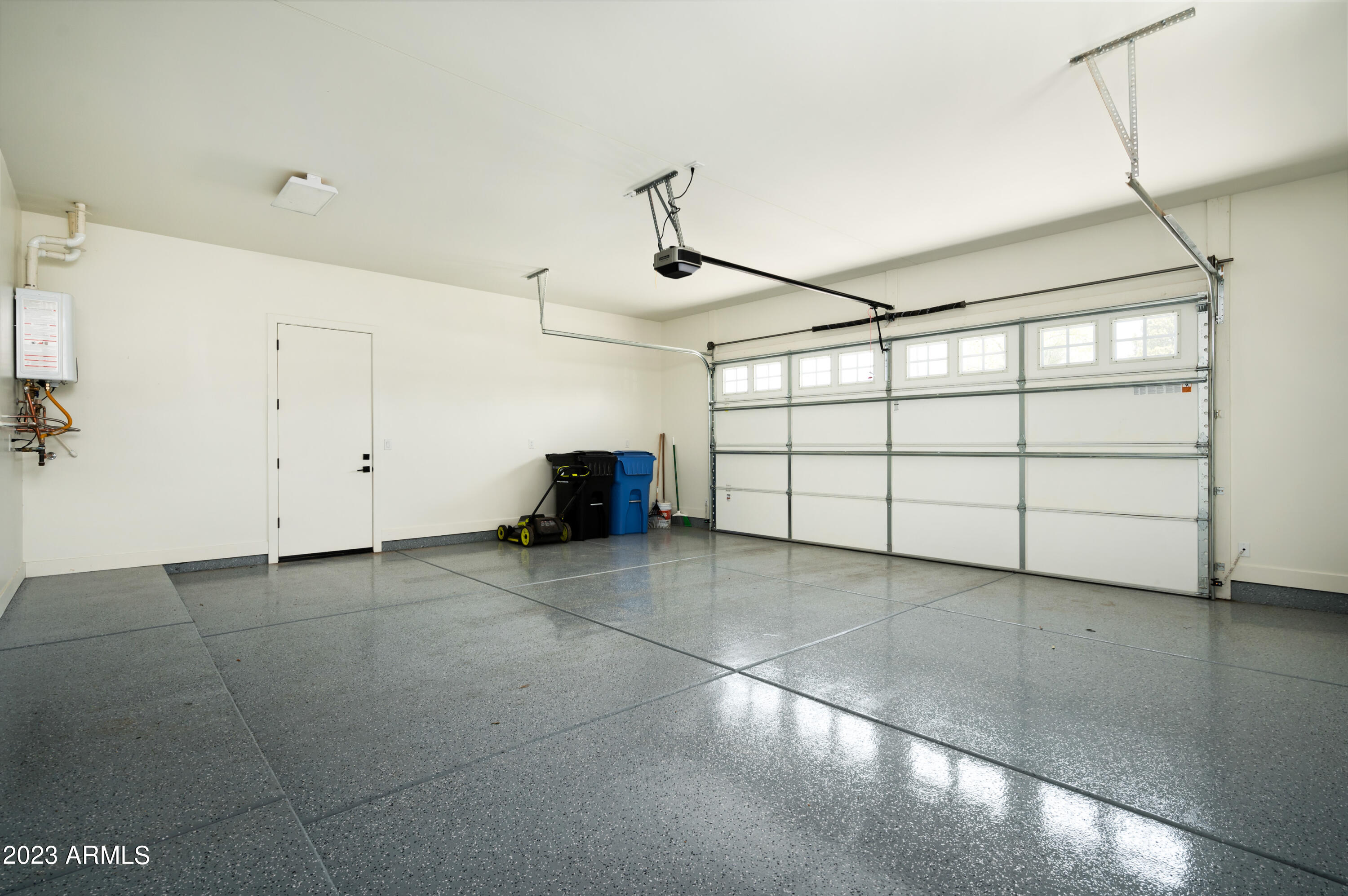 4248 E WINDSOR Avenue