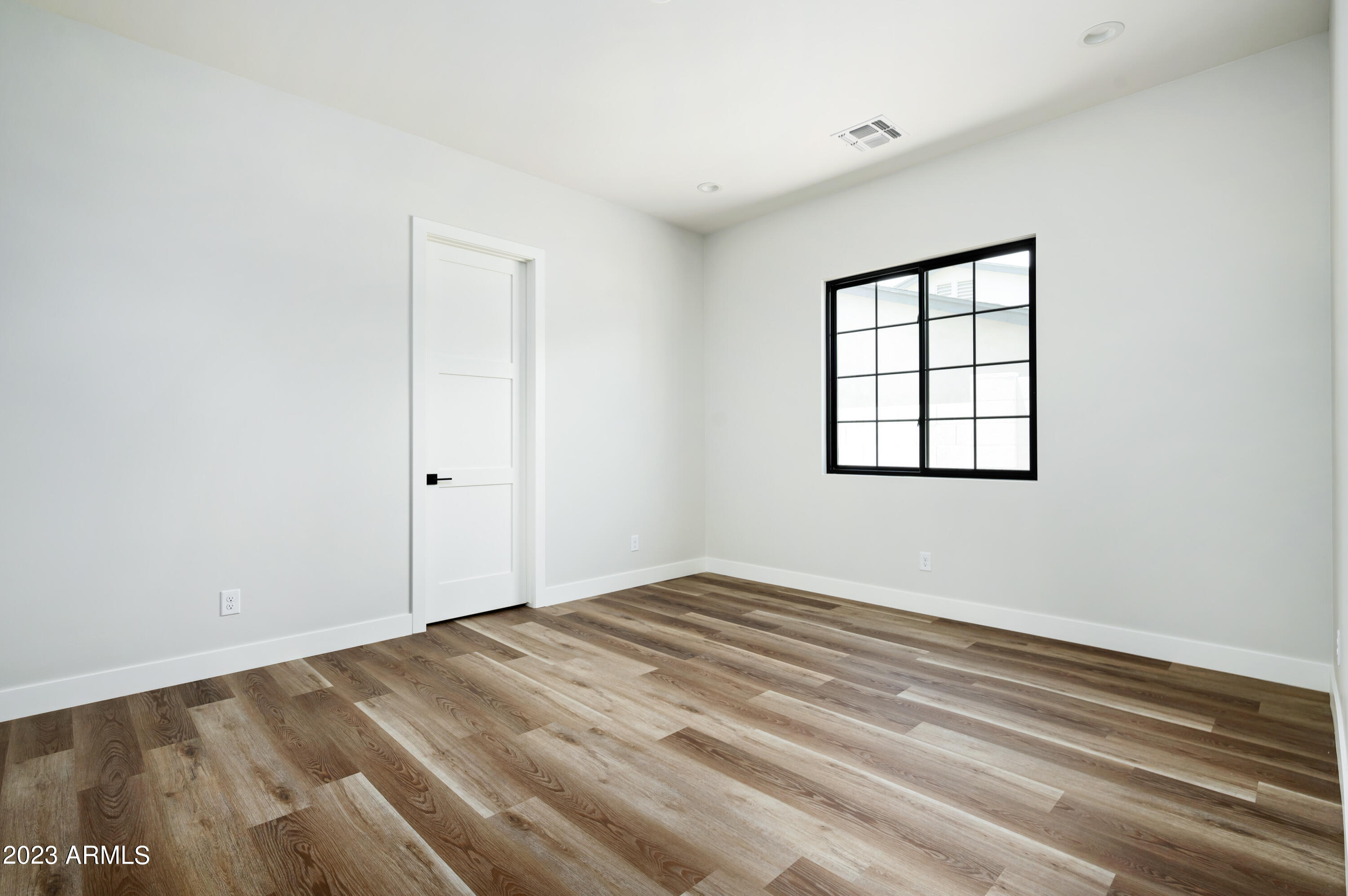 4248 E WINDSOR Avenue