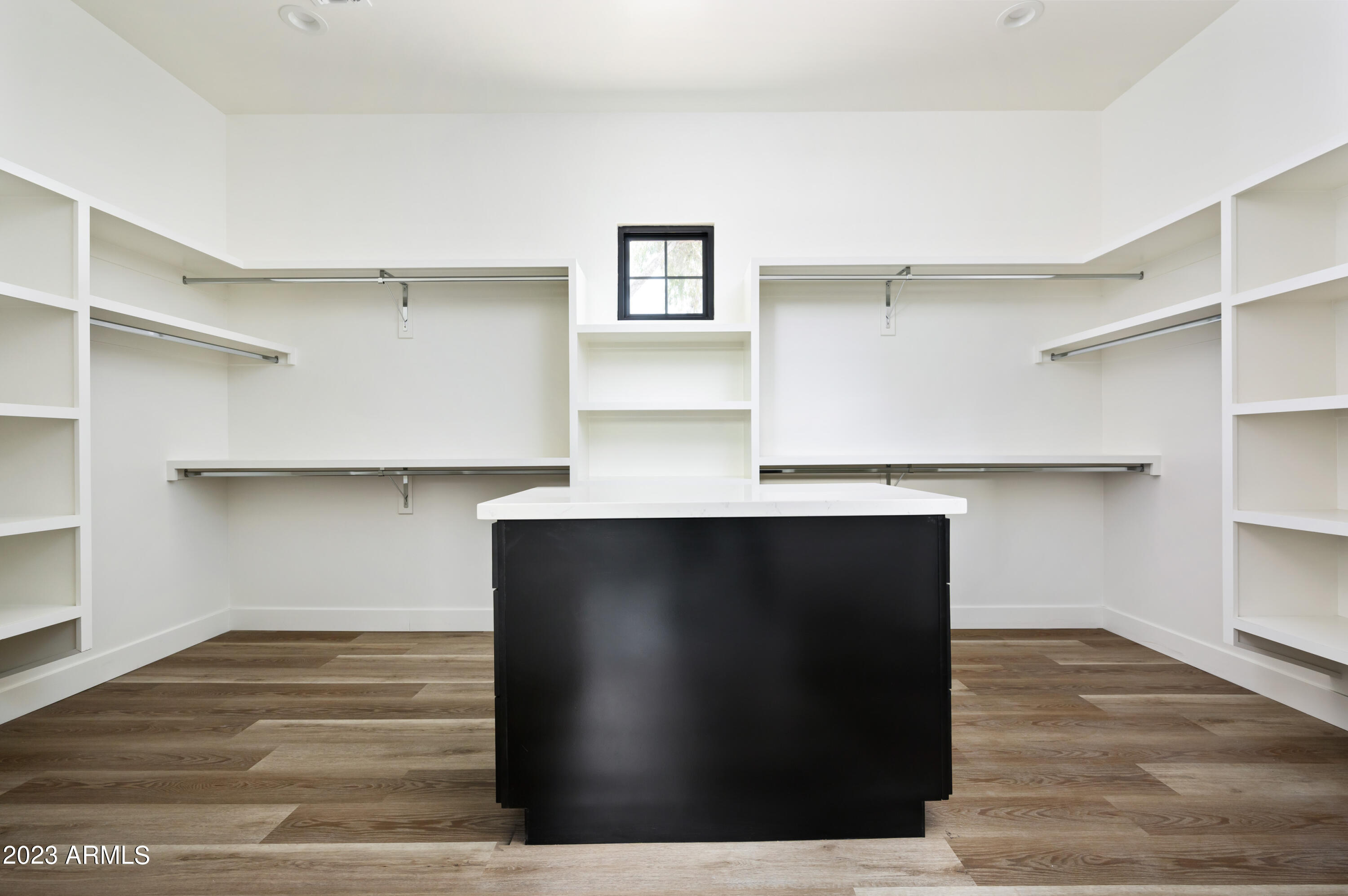 4248 E WINDSOR Avenue