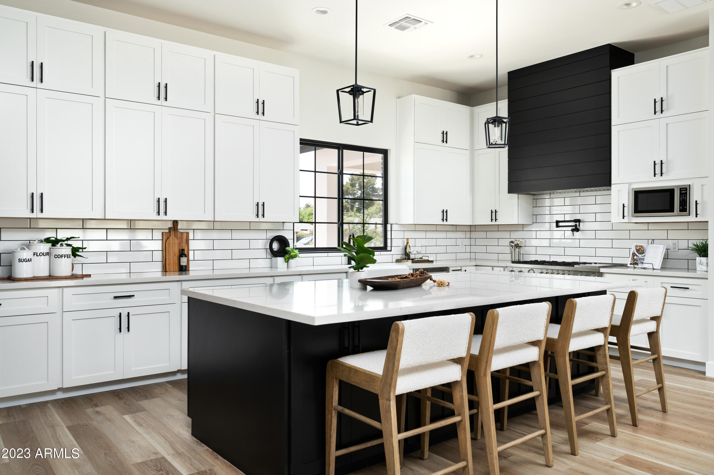 4248 E WINDSOR Avenue