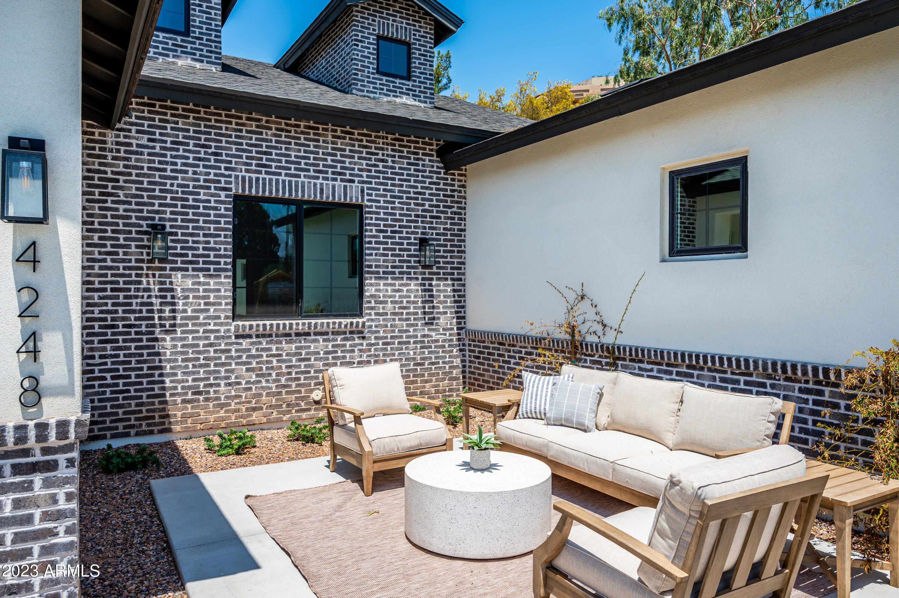 4248 E WINDSOR Avenue