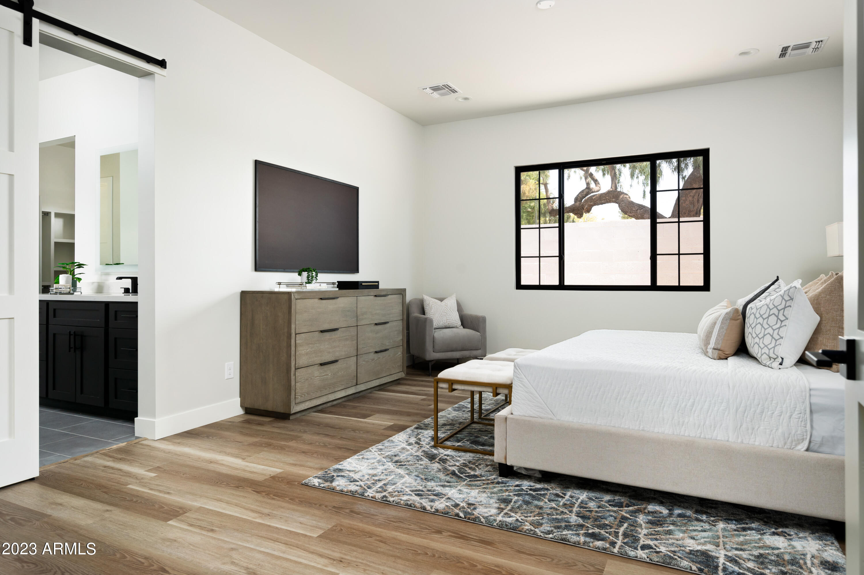 4248 E WINDSOR Avenue