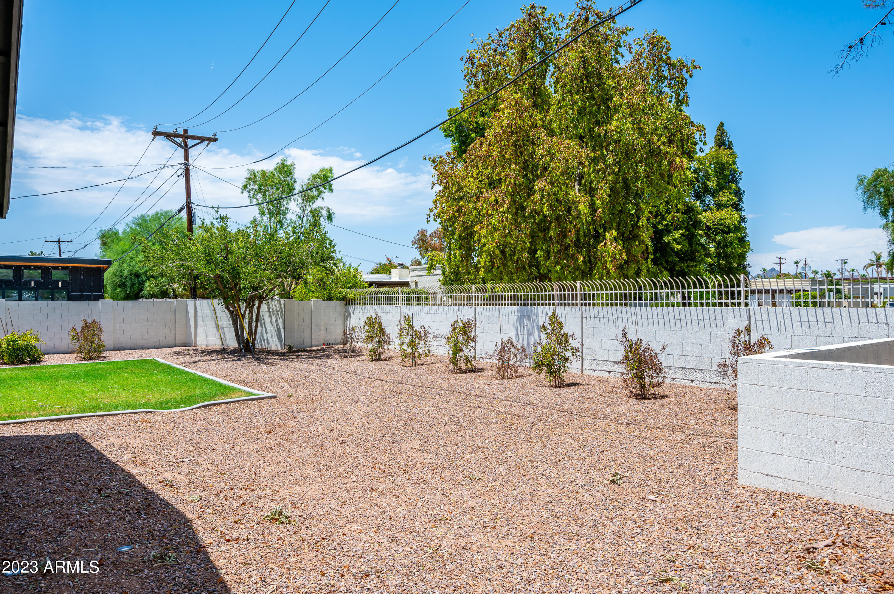 4248 E WINDSOR Avenue