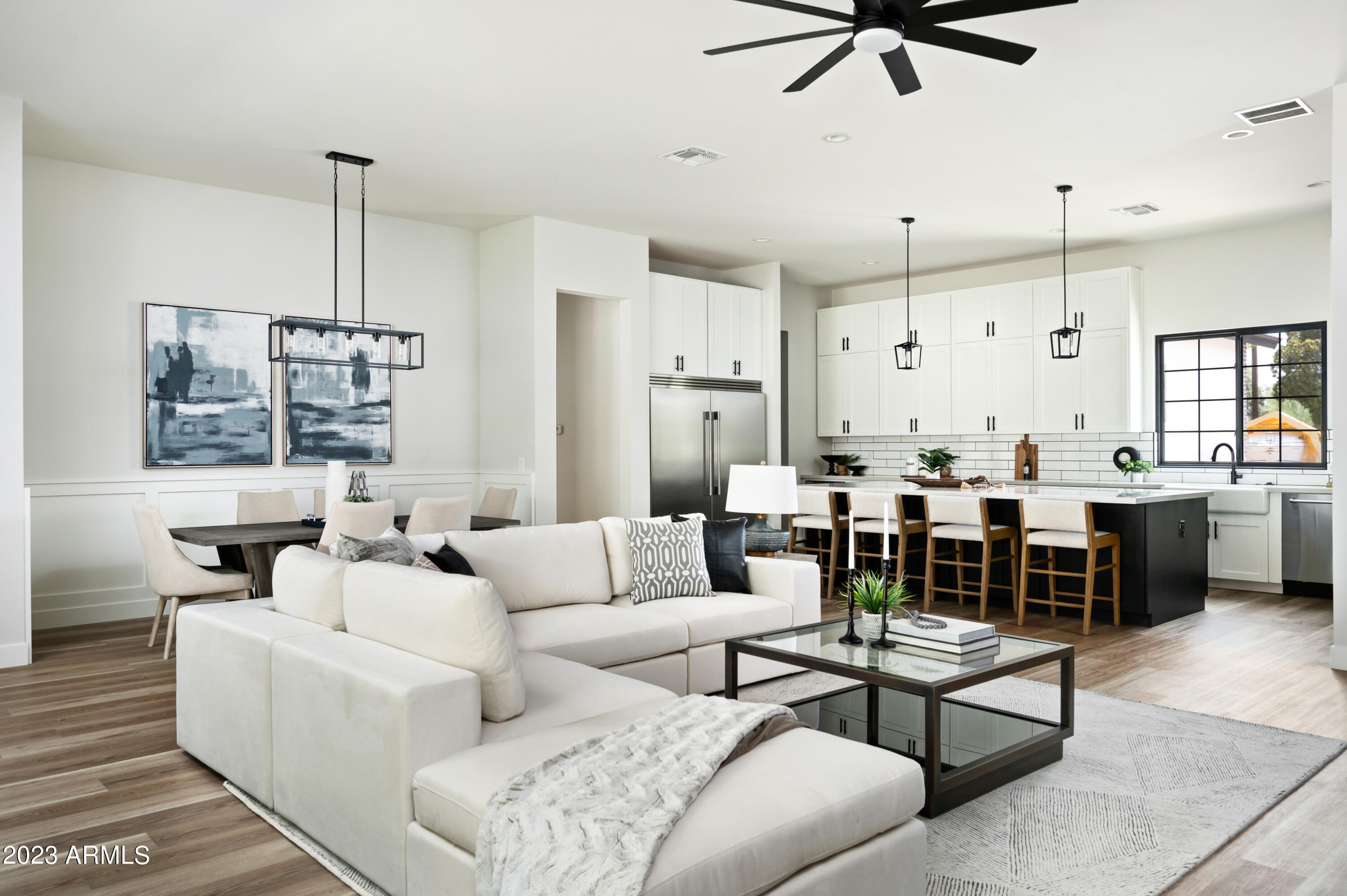 4248 E WINDSOR Avenue