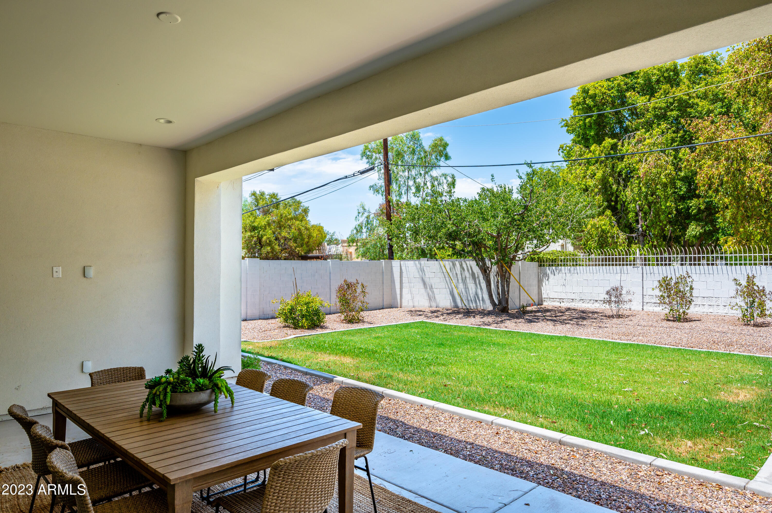 4248 E WINDSOR Avenue