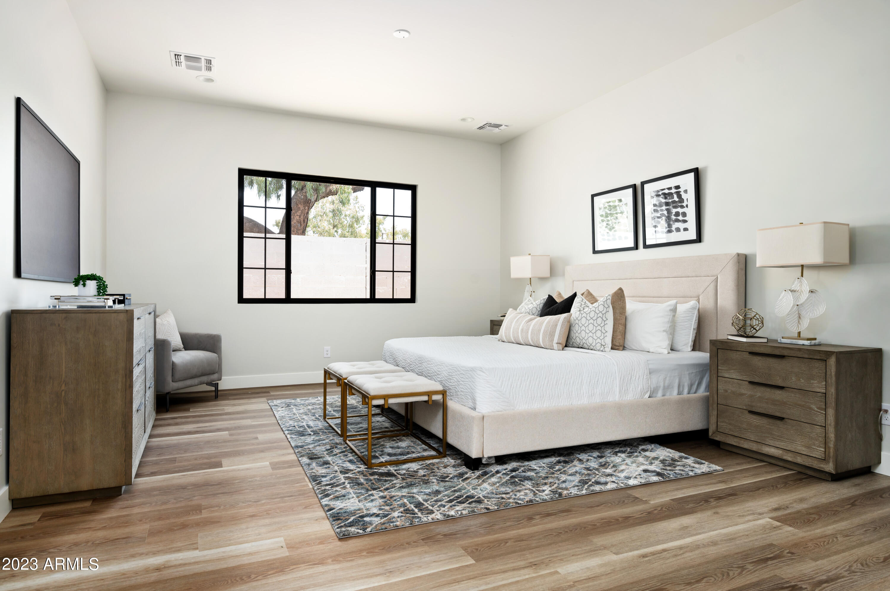 4248 E WINDSOR Avenue