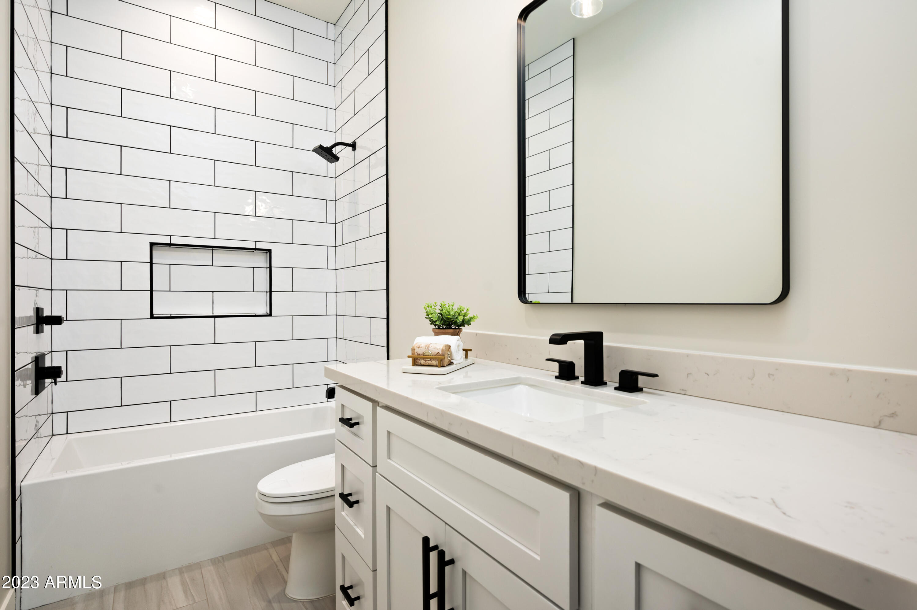 4248 E WINDSOR Avenue