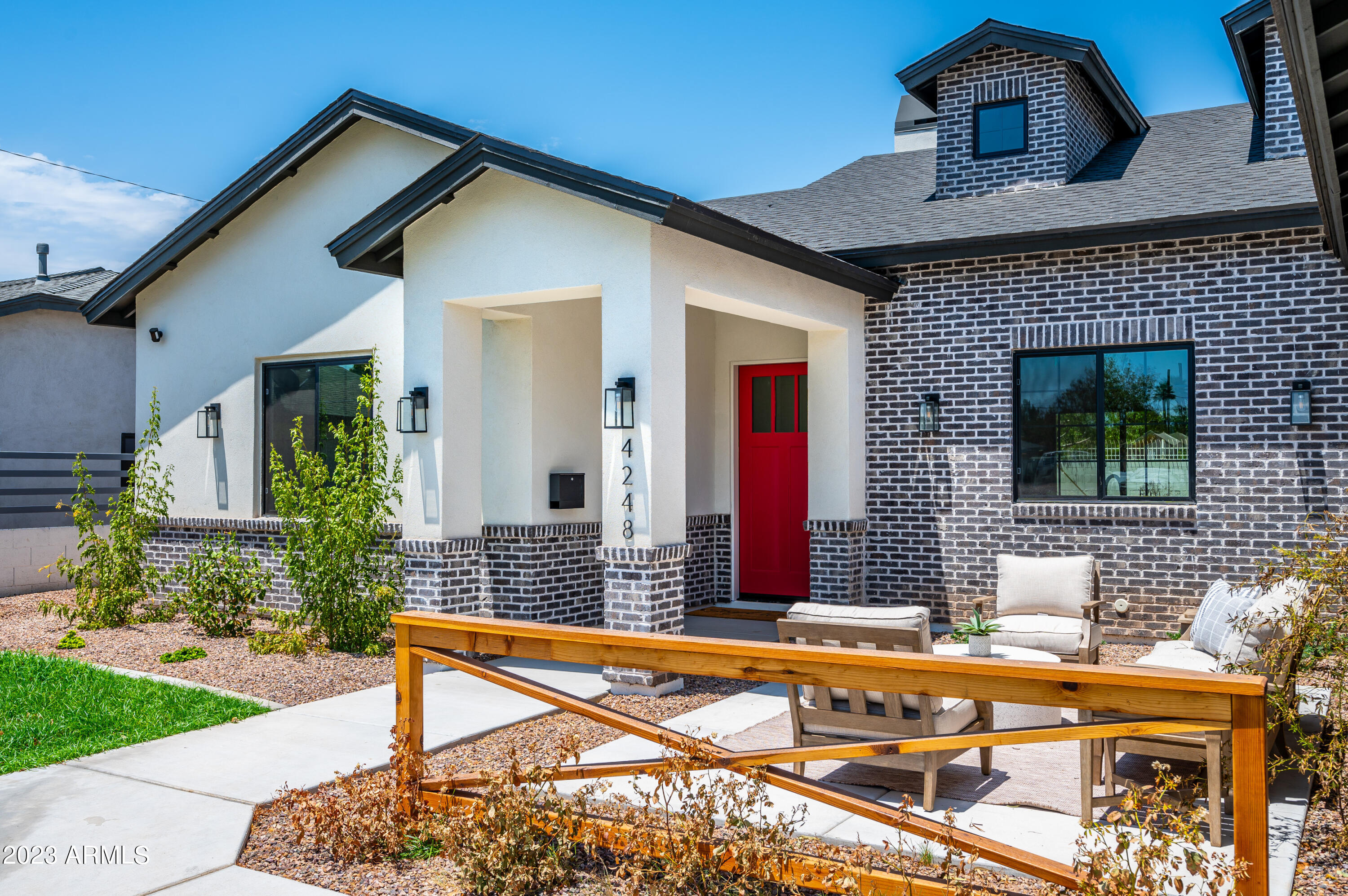 4248 E WINDSOR Avenue