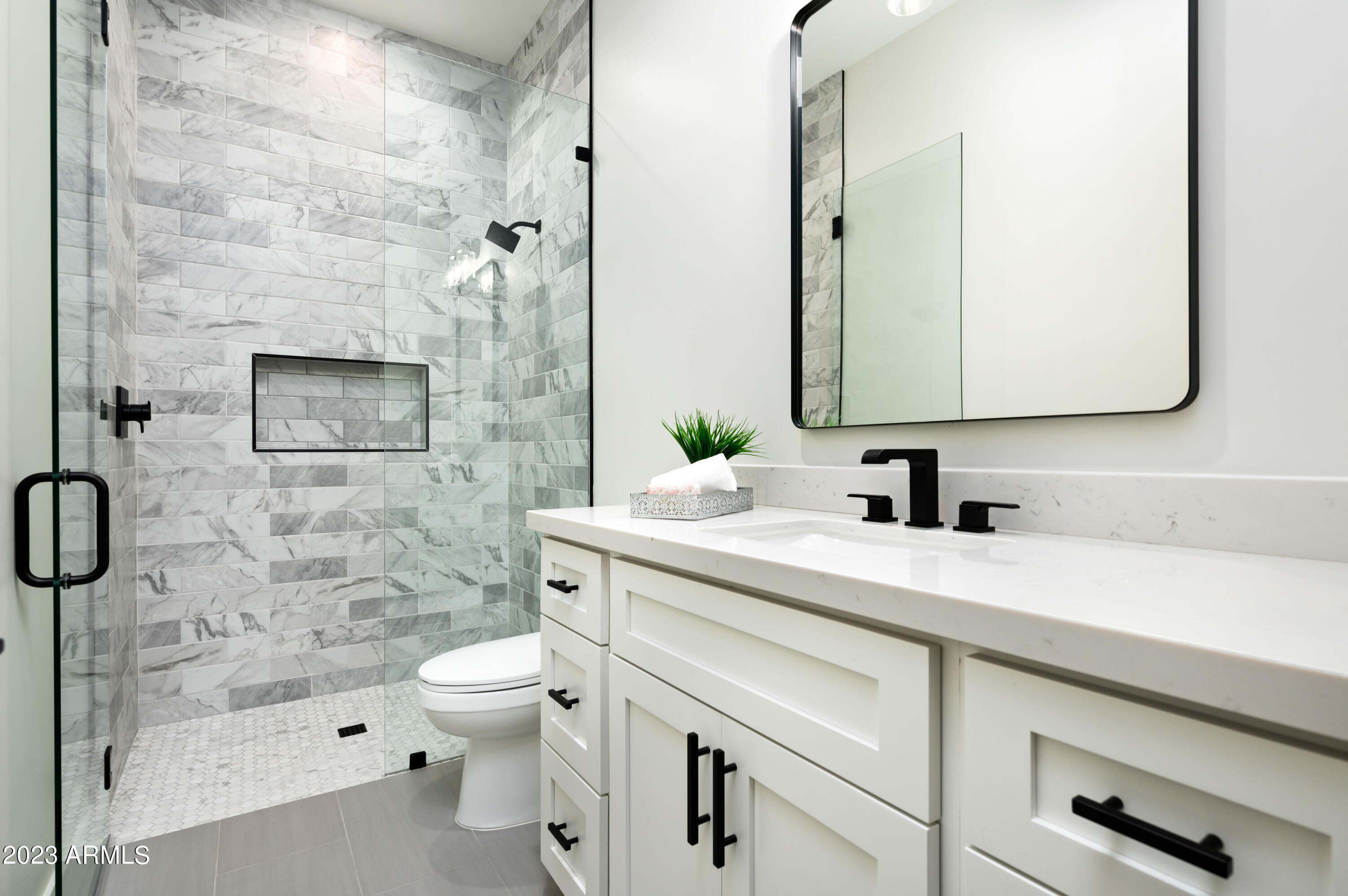 4248 E WINDSOR Avenue