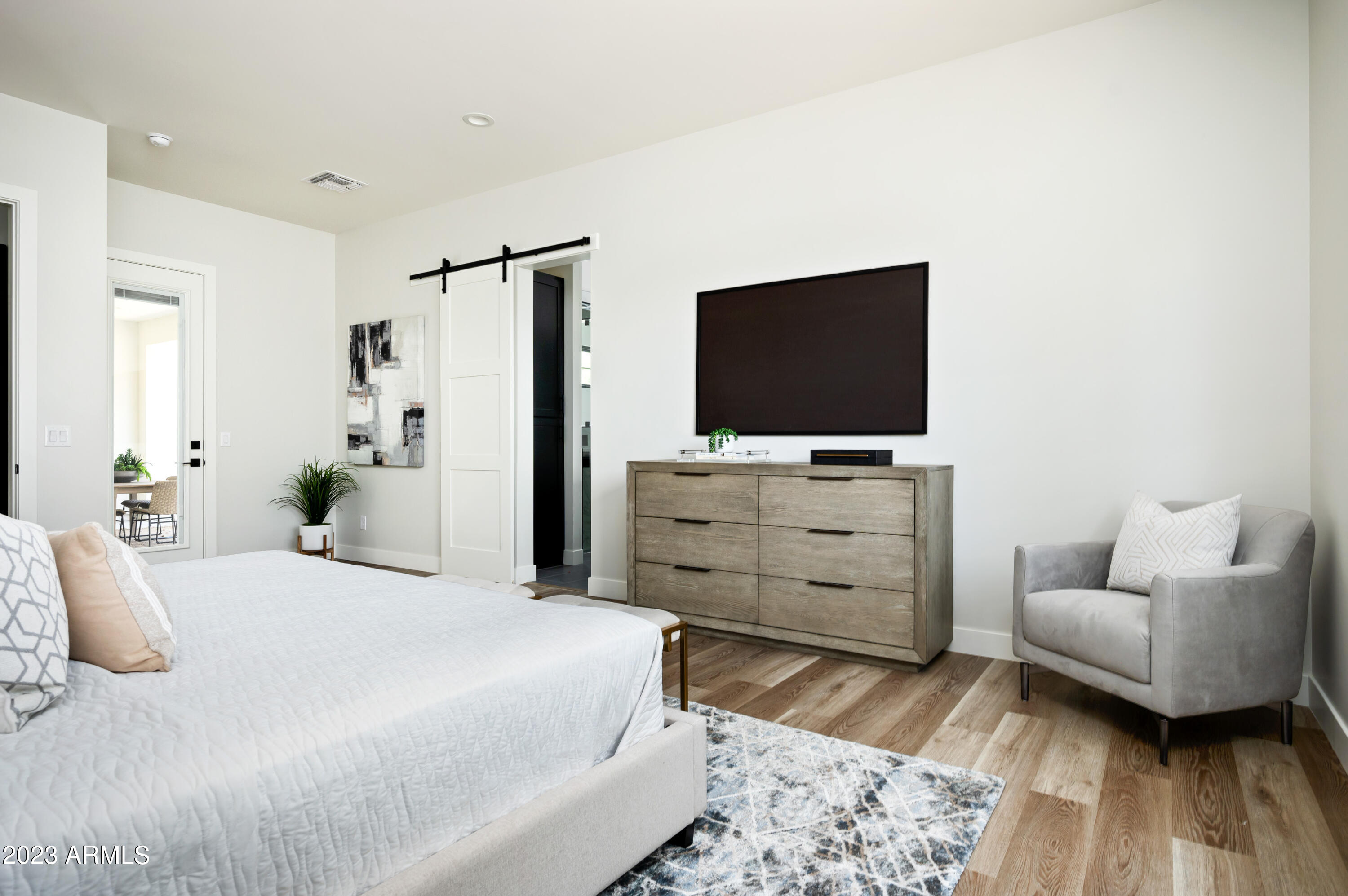 4248 E WINDSOR Avenue