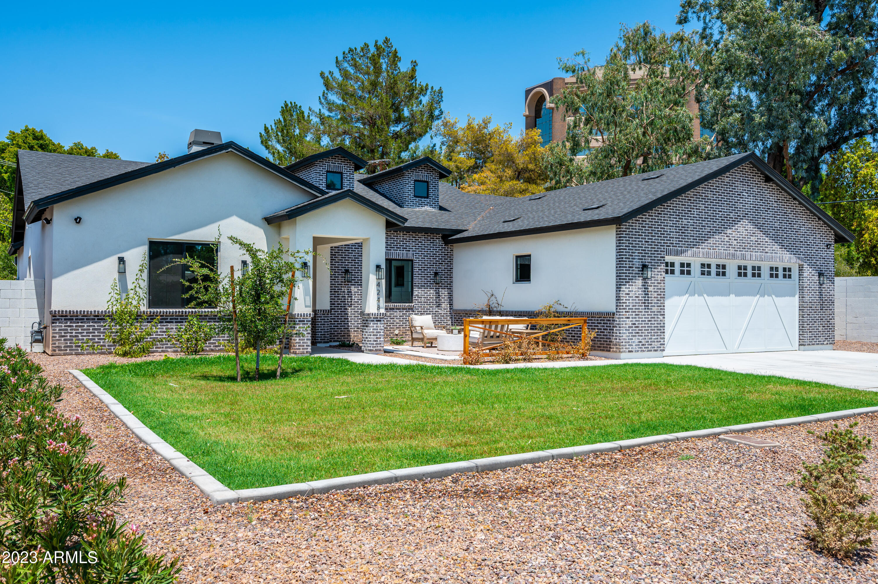 4248 E WINDSOR Avenue