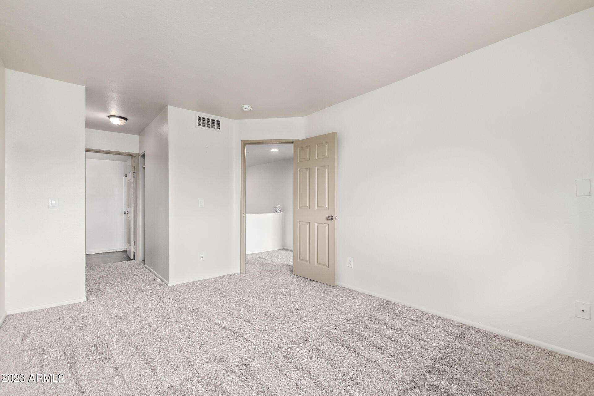 4330 N 5th Avenue, 215