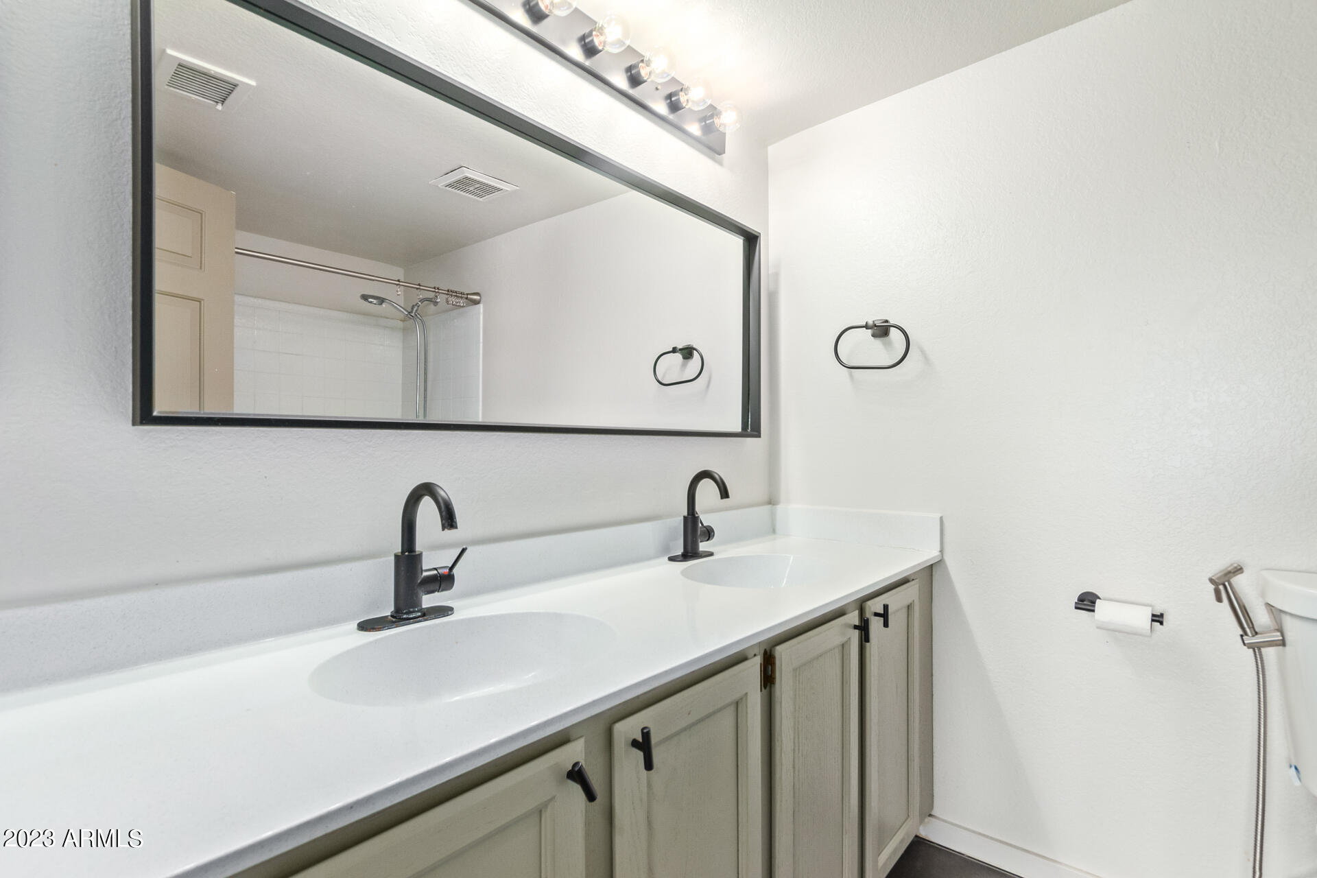 4330 N 5th Avenue, 215