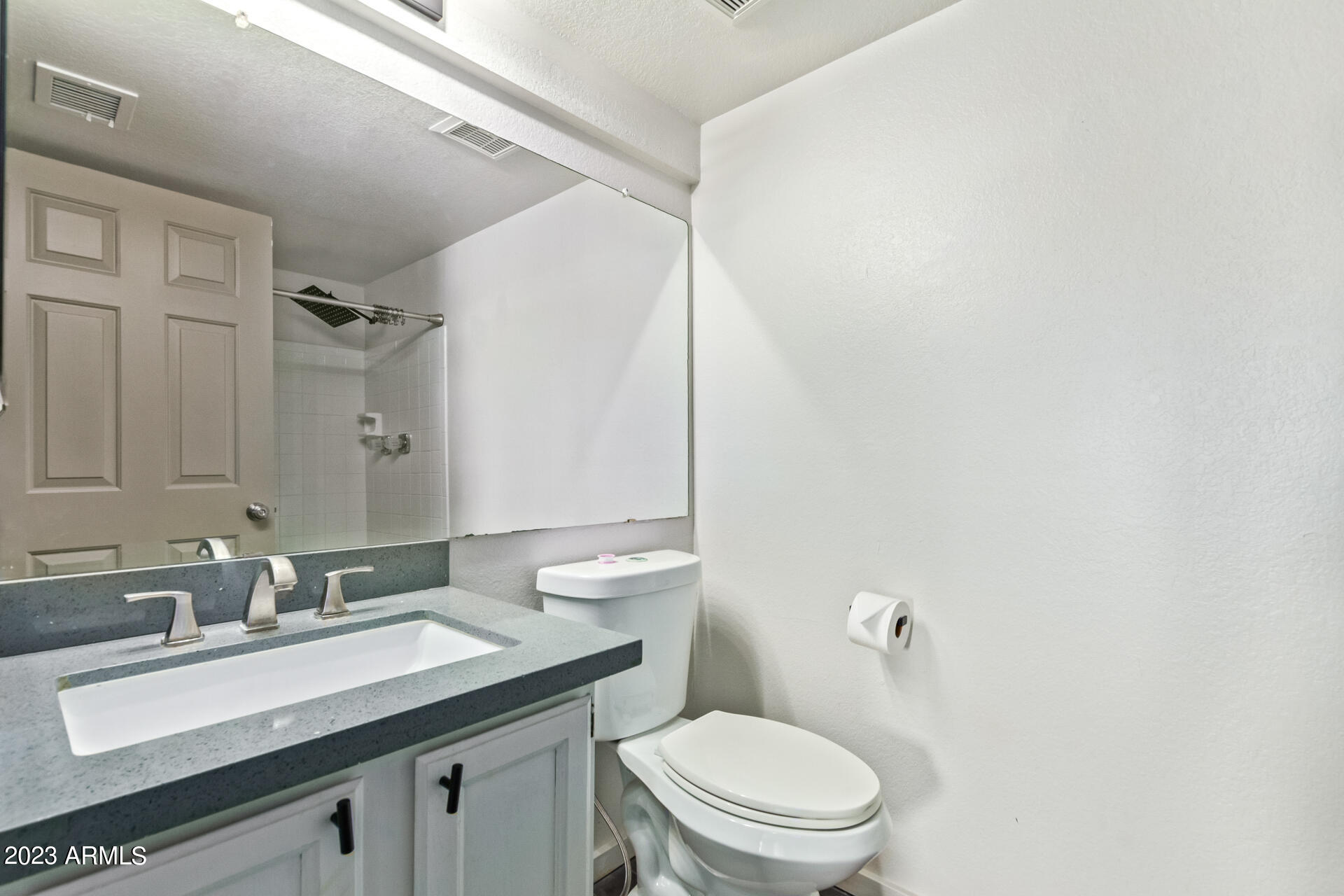 4330 N 5th Avenue, 215