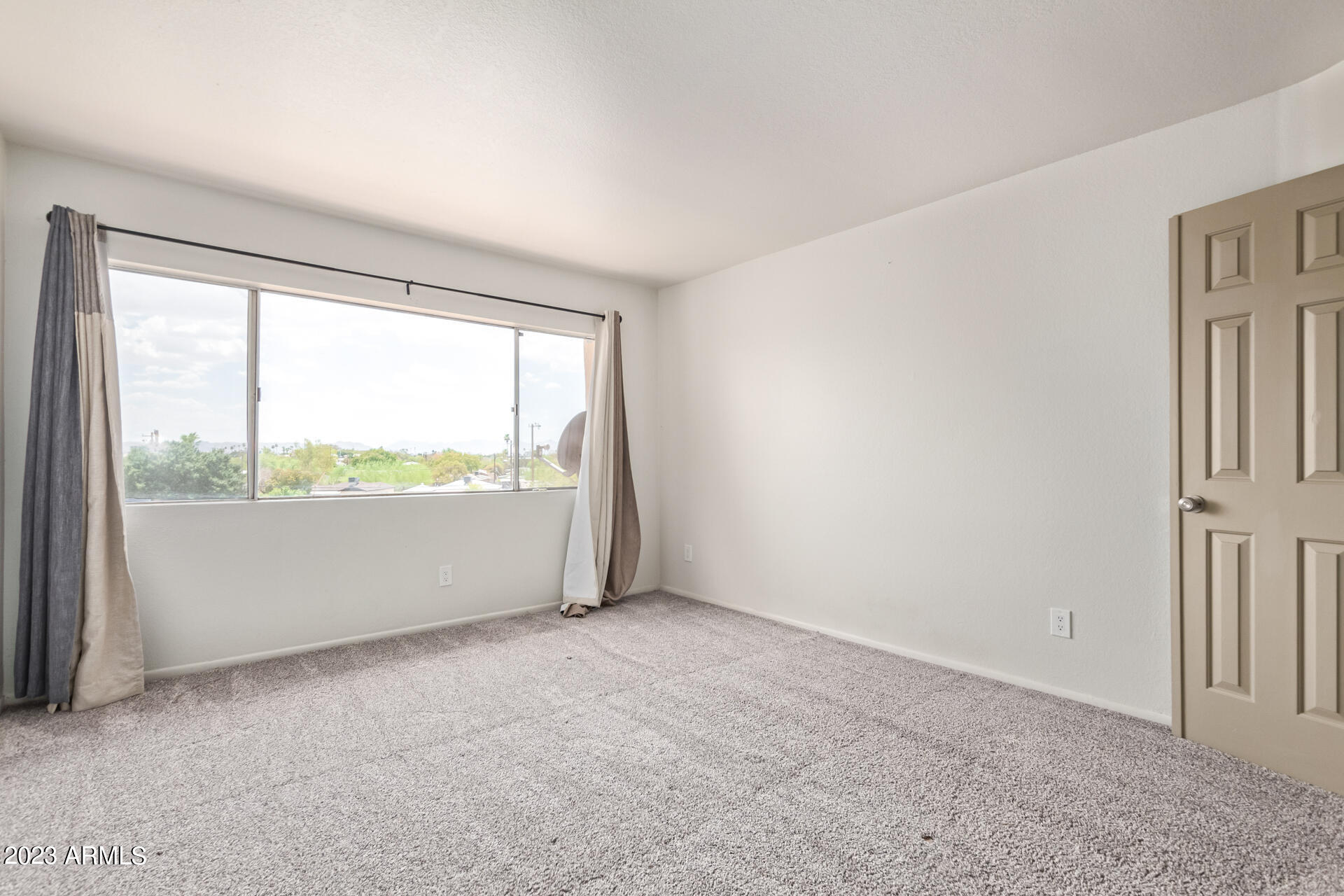 4330 N 5th Avenue, 215