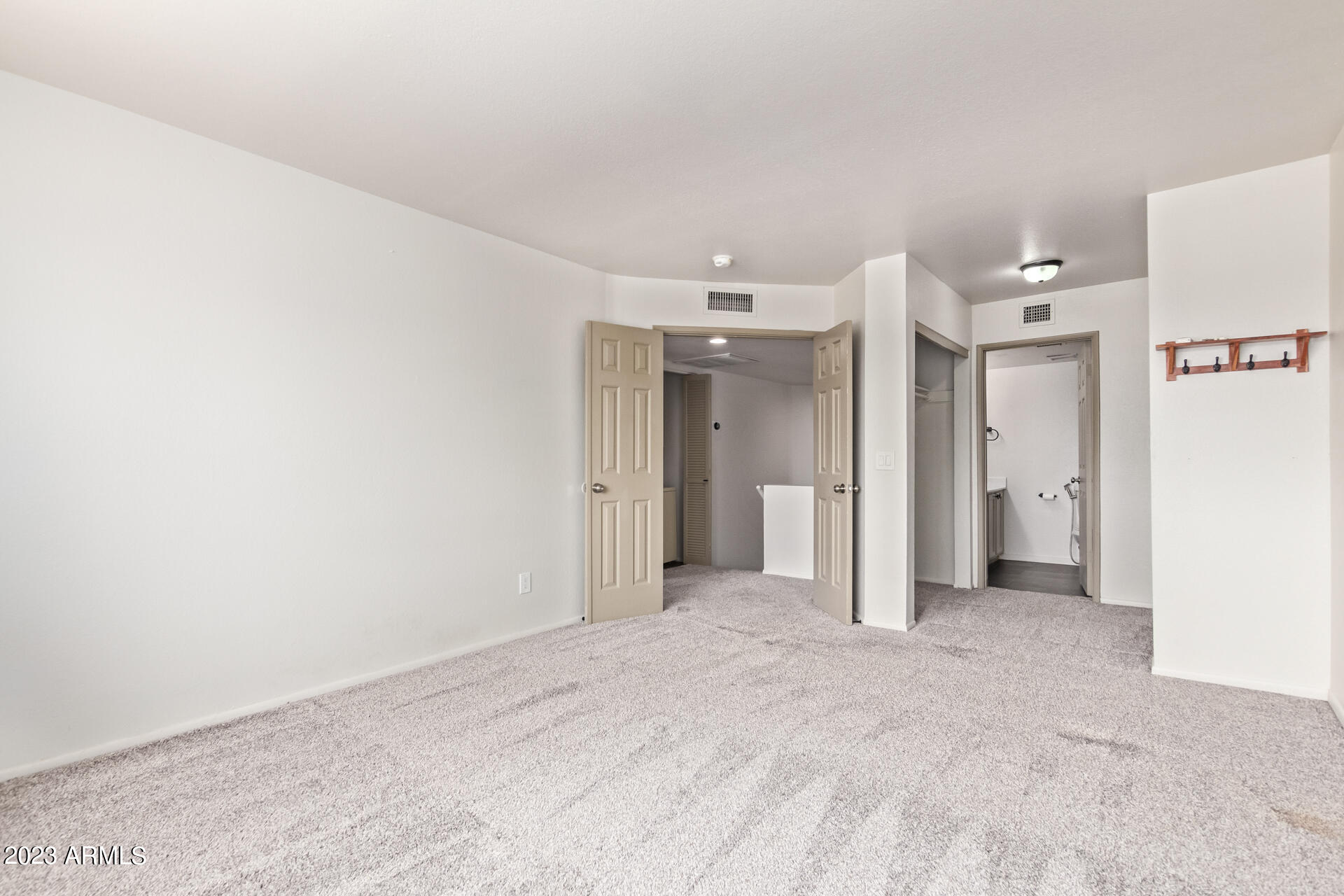 4330 N 5th Avenue, 215