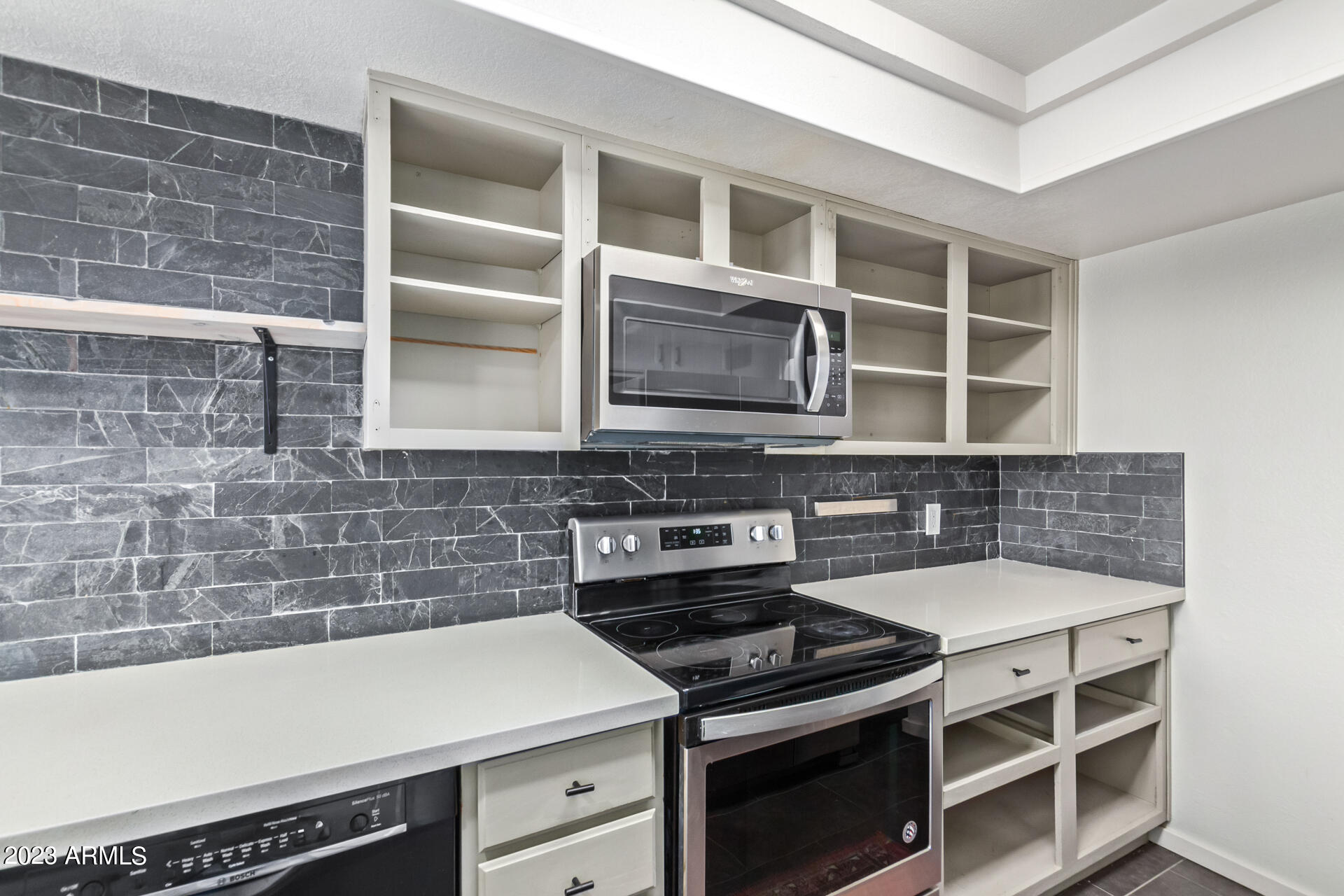 4330 N 5th Avenue, 215