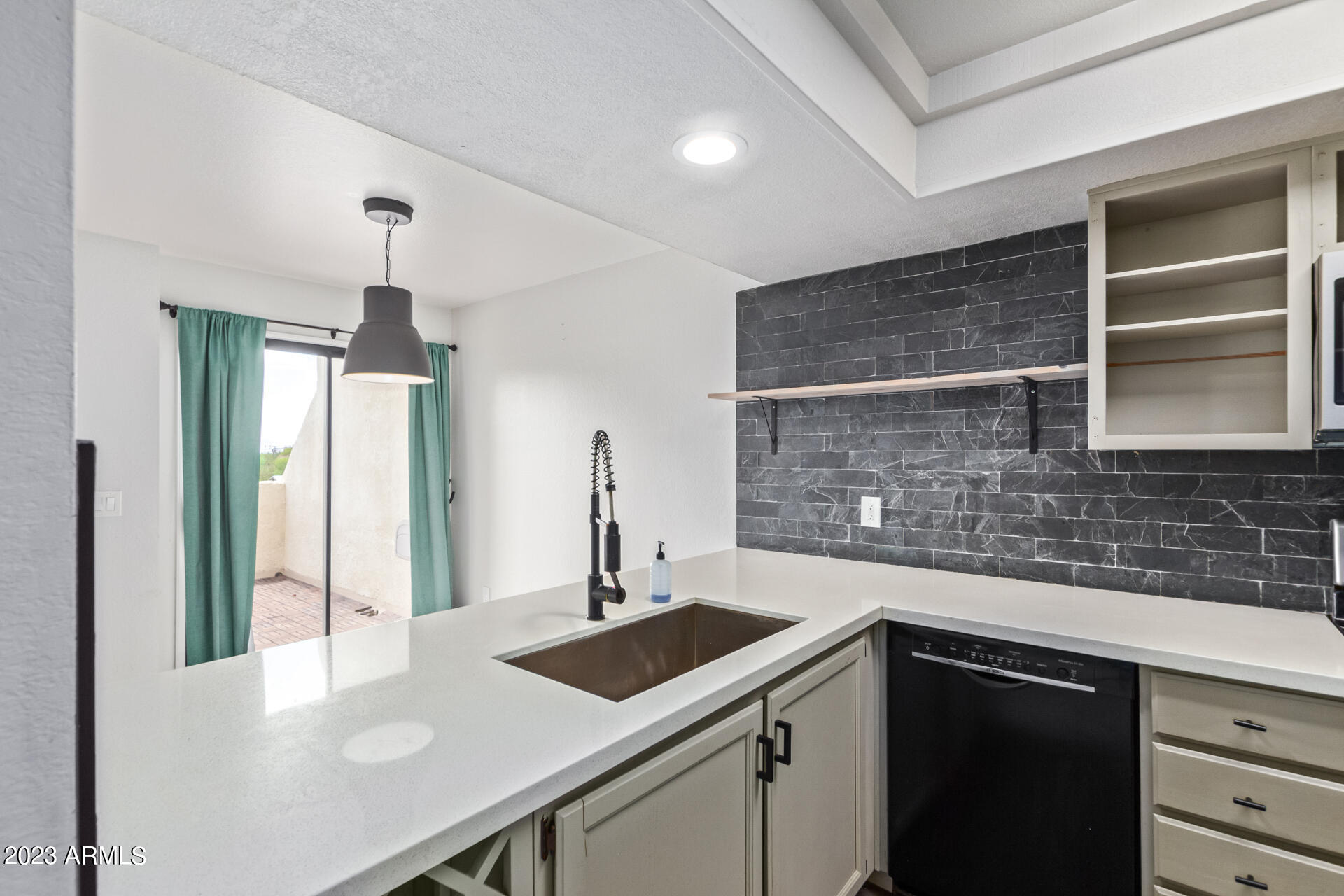 4330 N 5th Avenue, 215