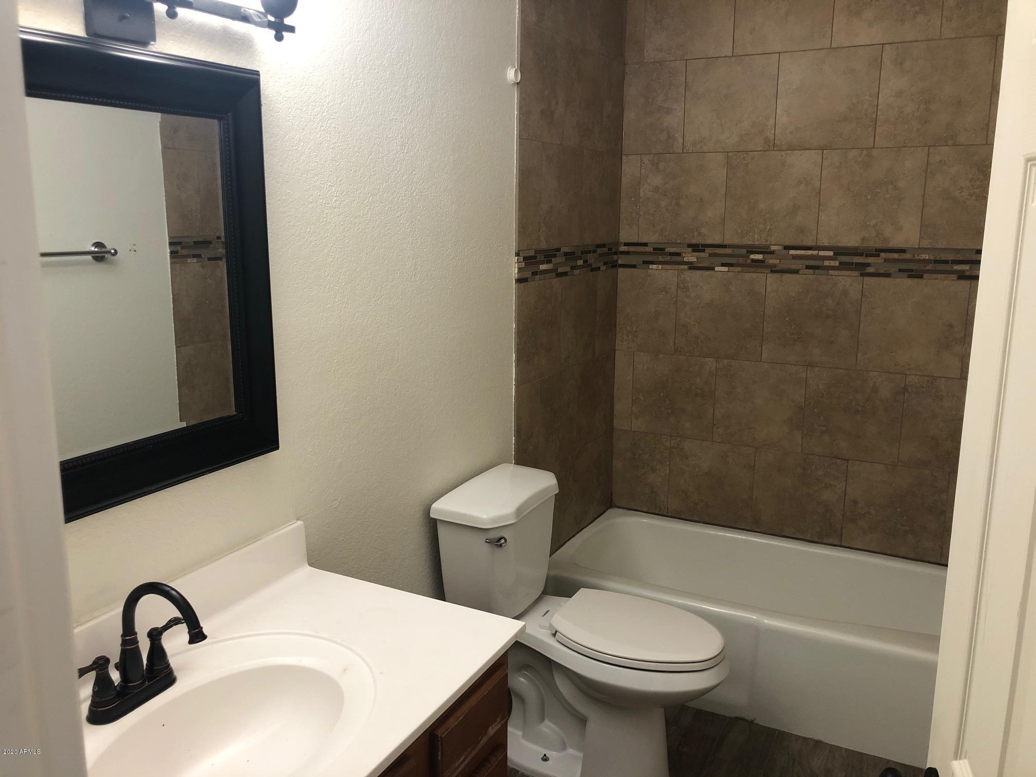 749 E KENWOOD Street